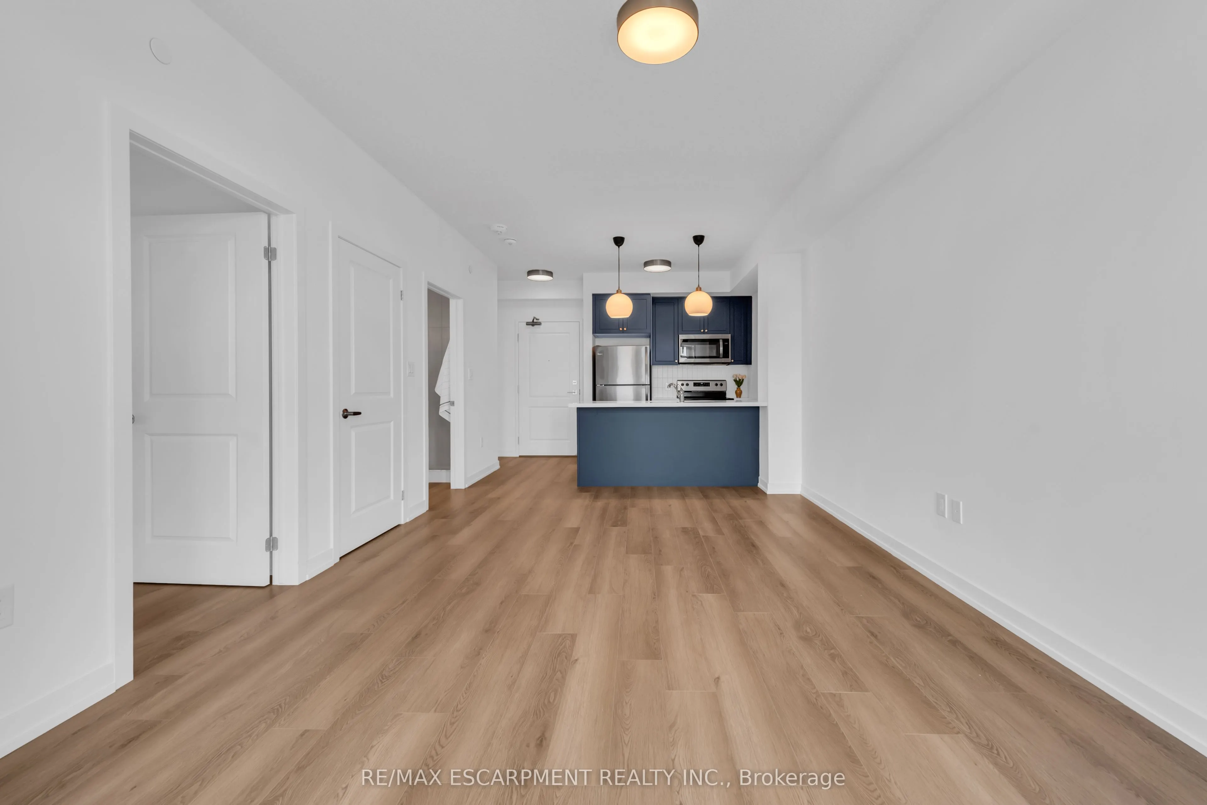 470 Dundas Street E, #904