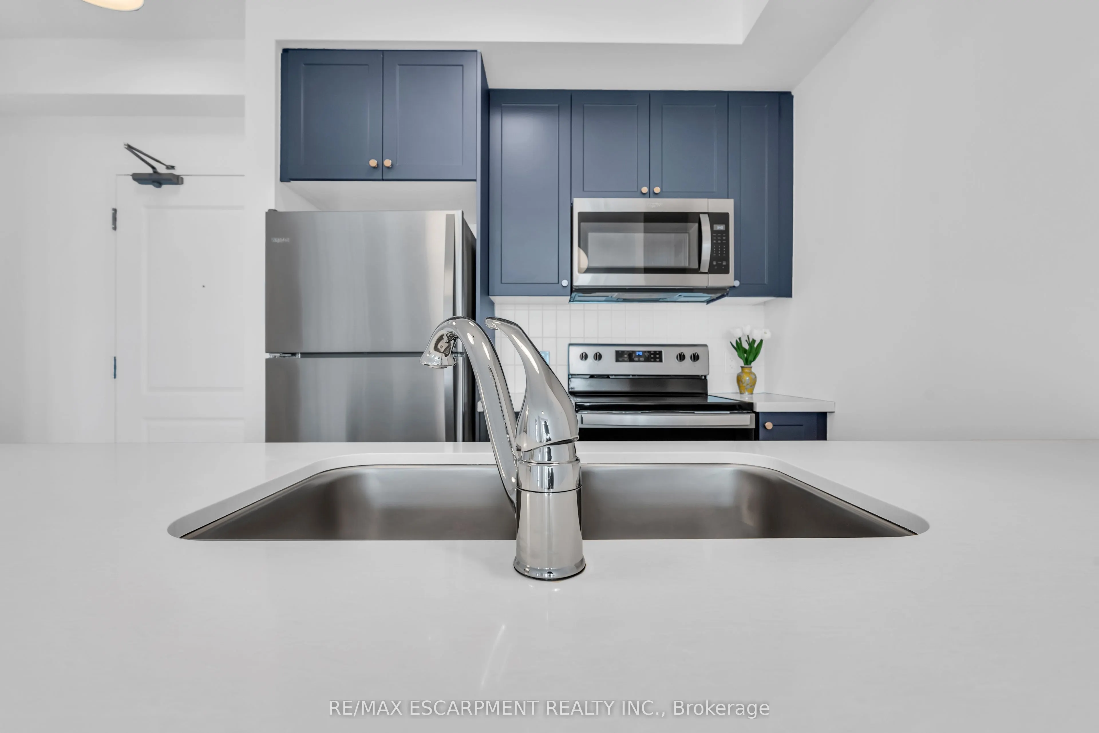 470 Dundas Street E, #904