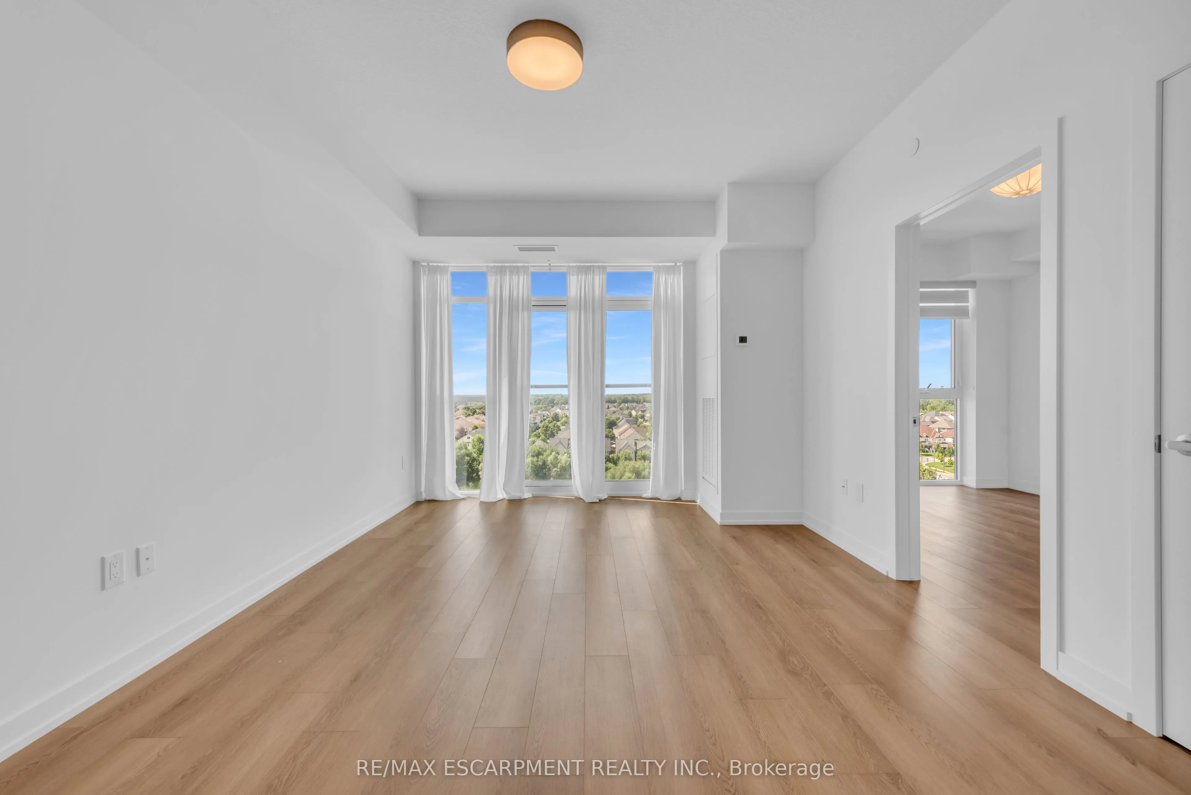 470 Dundas Street E, #904