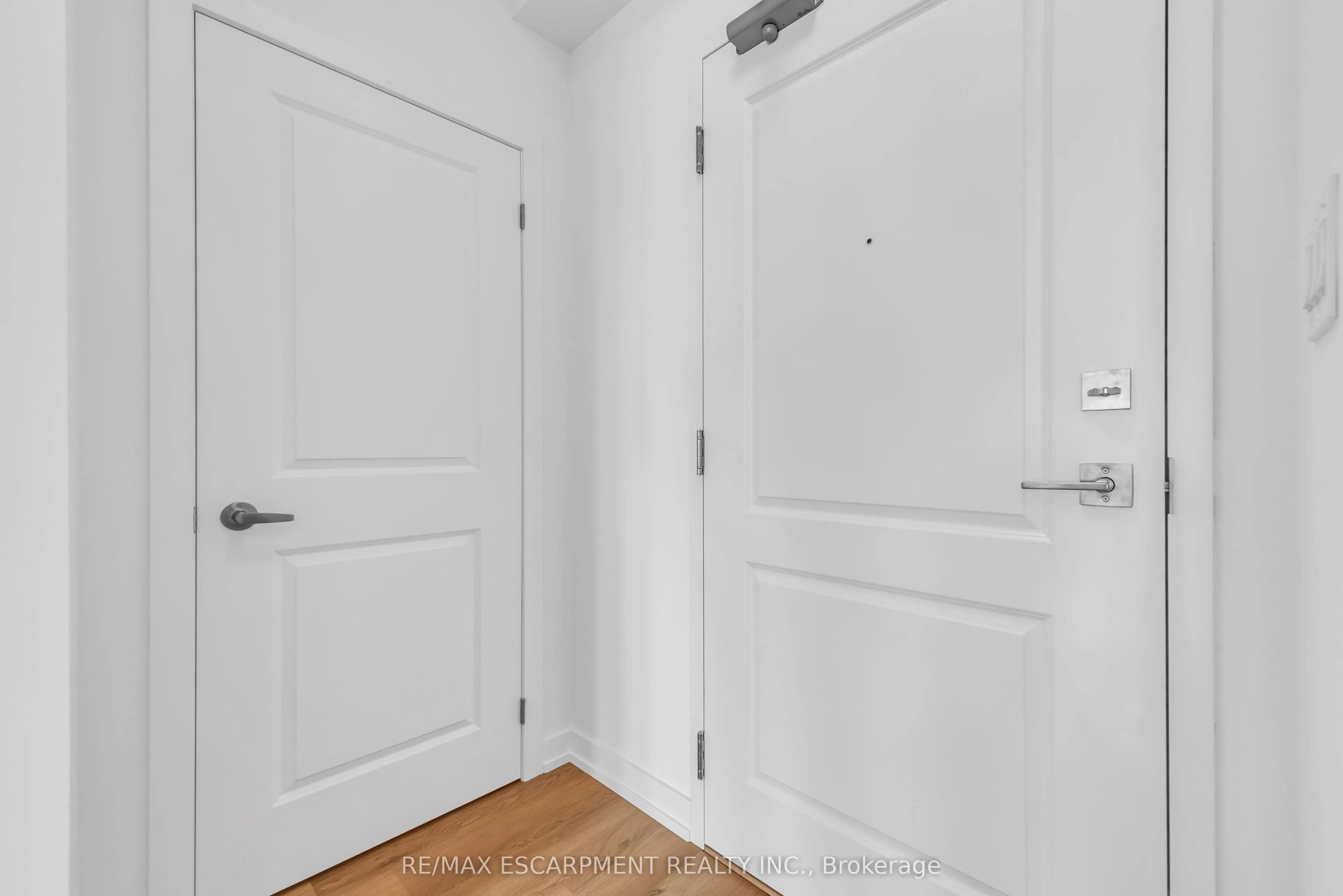 470 Dundas Street E, #904