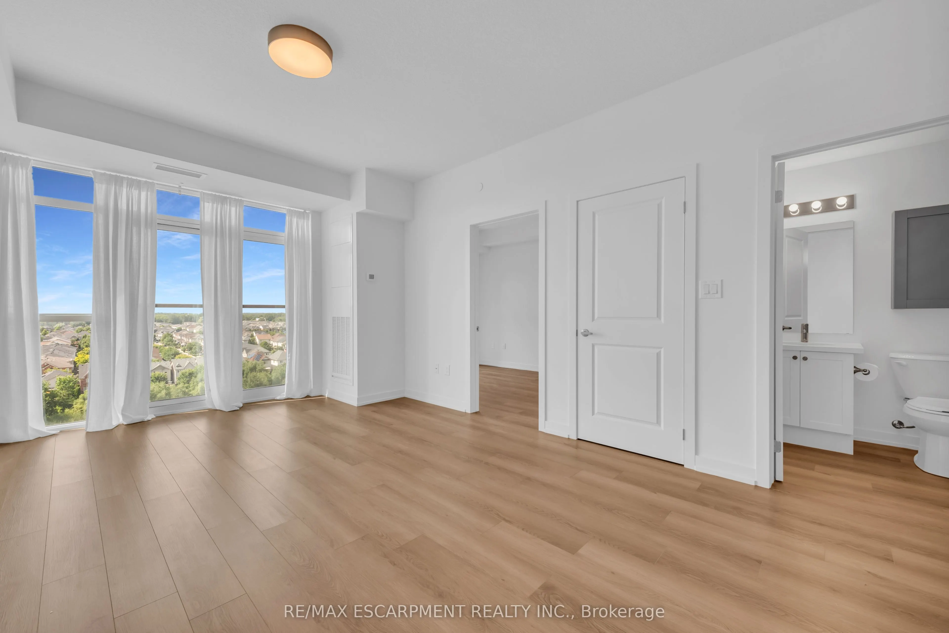 470 Dundas Street E, #904