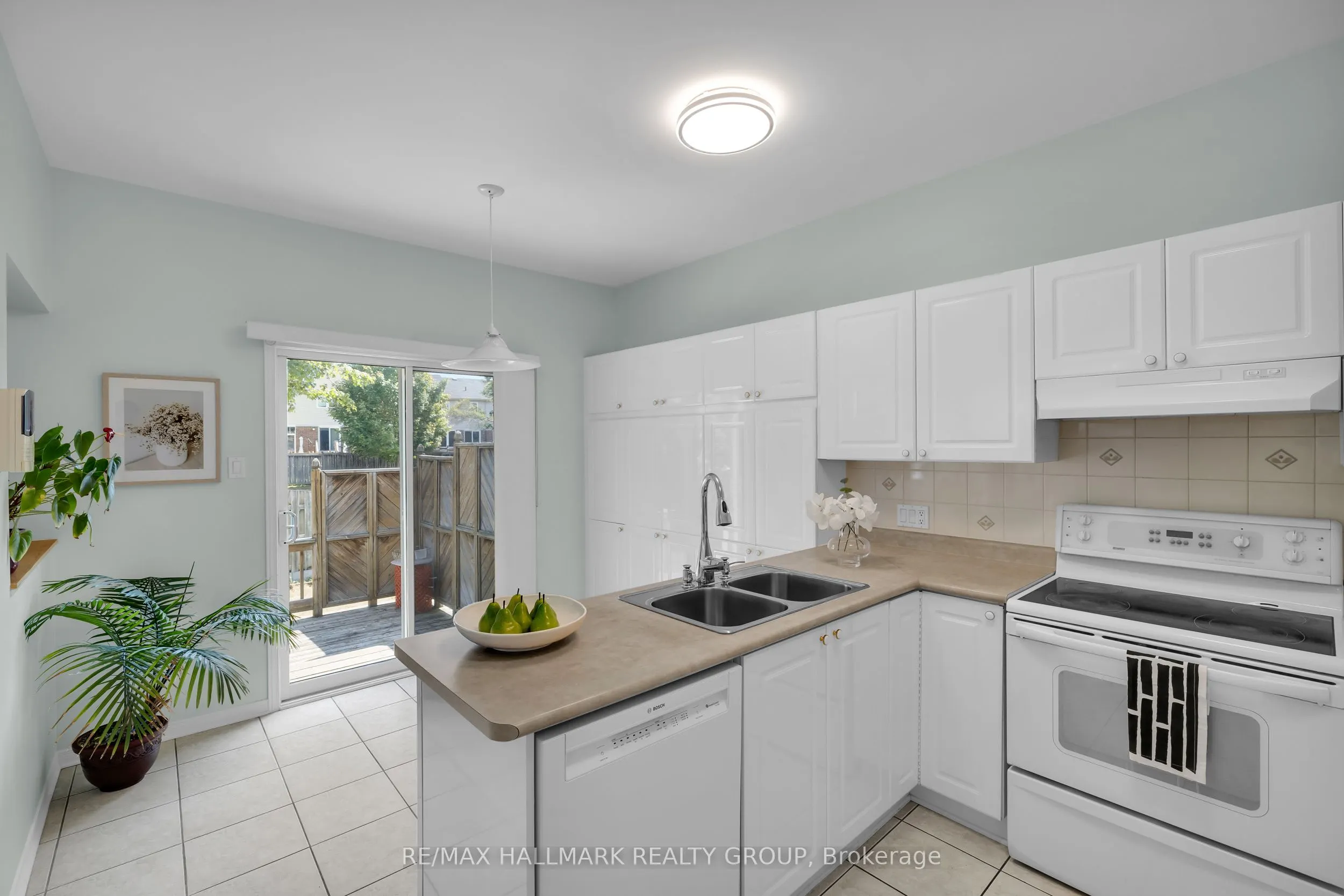 1087 Rocky Harbour Crescent