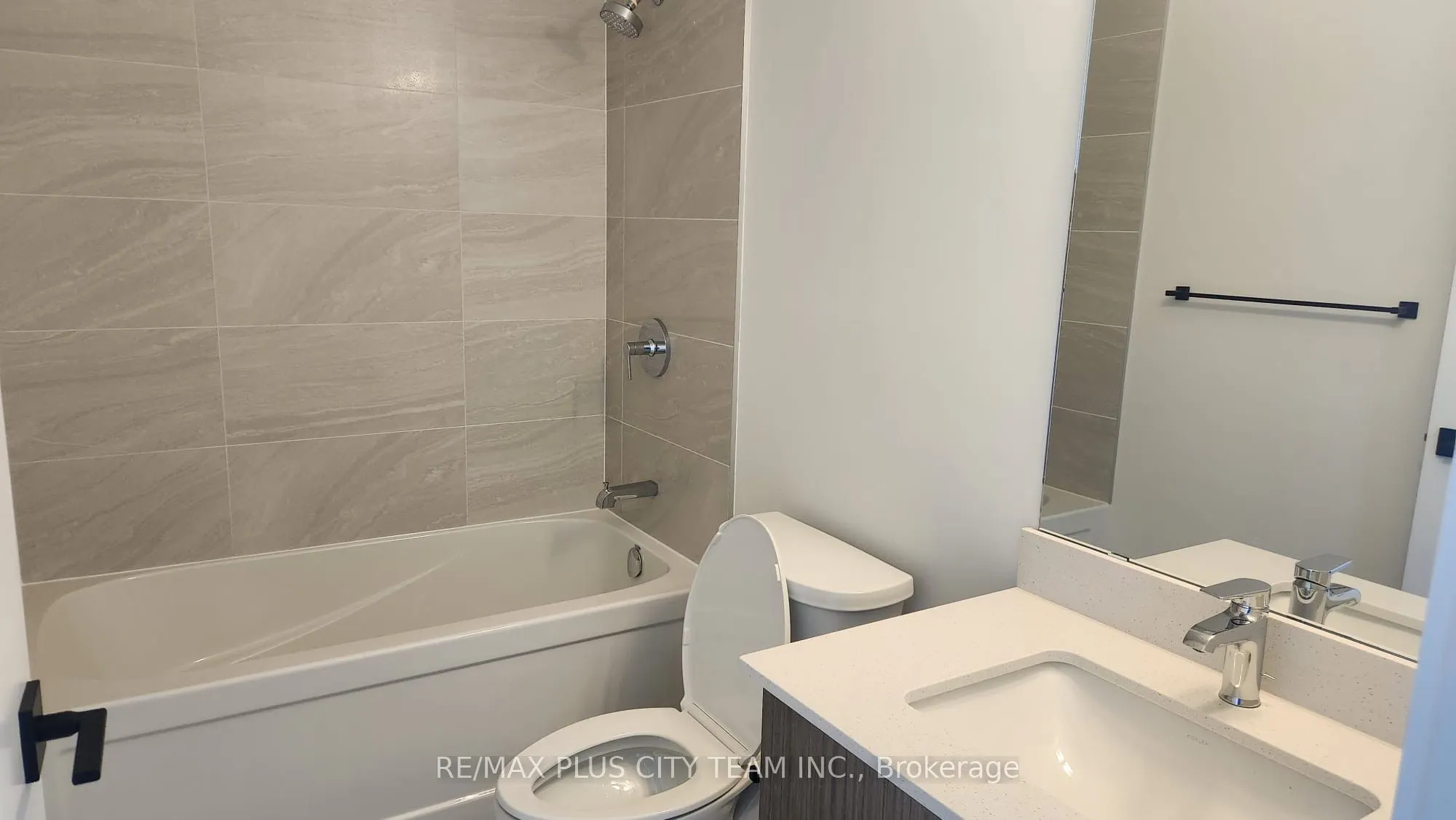 2782 Barton Street, #1512