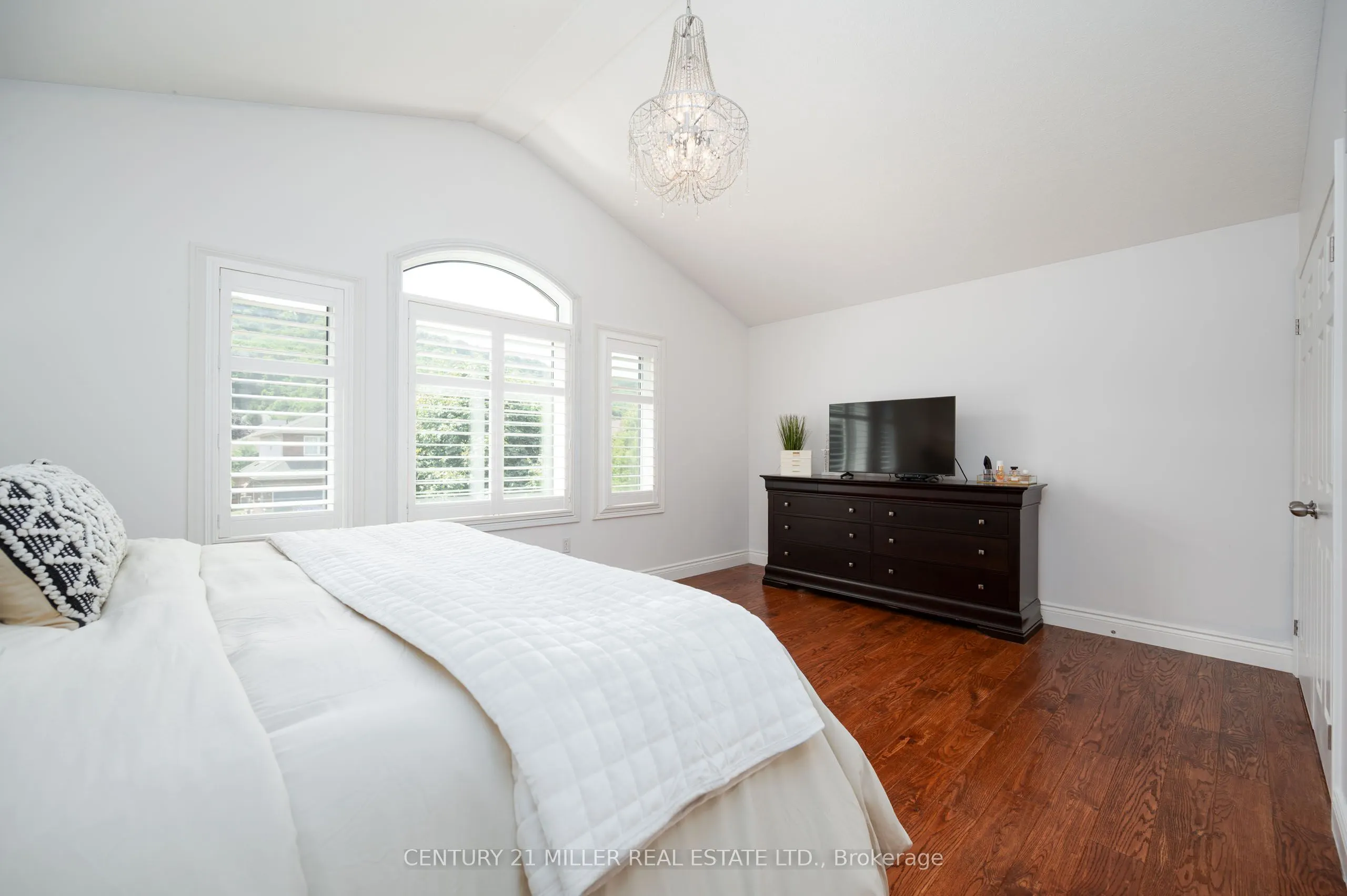 54 Hickory Crescent
