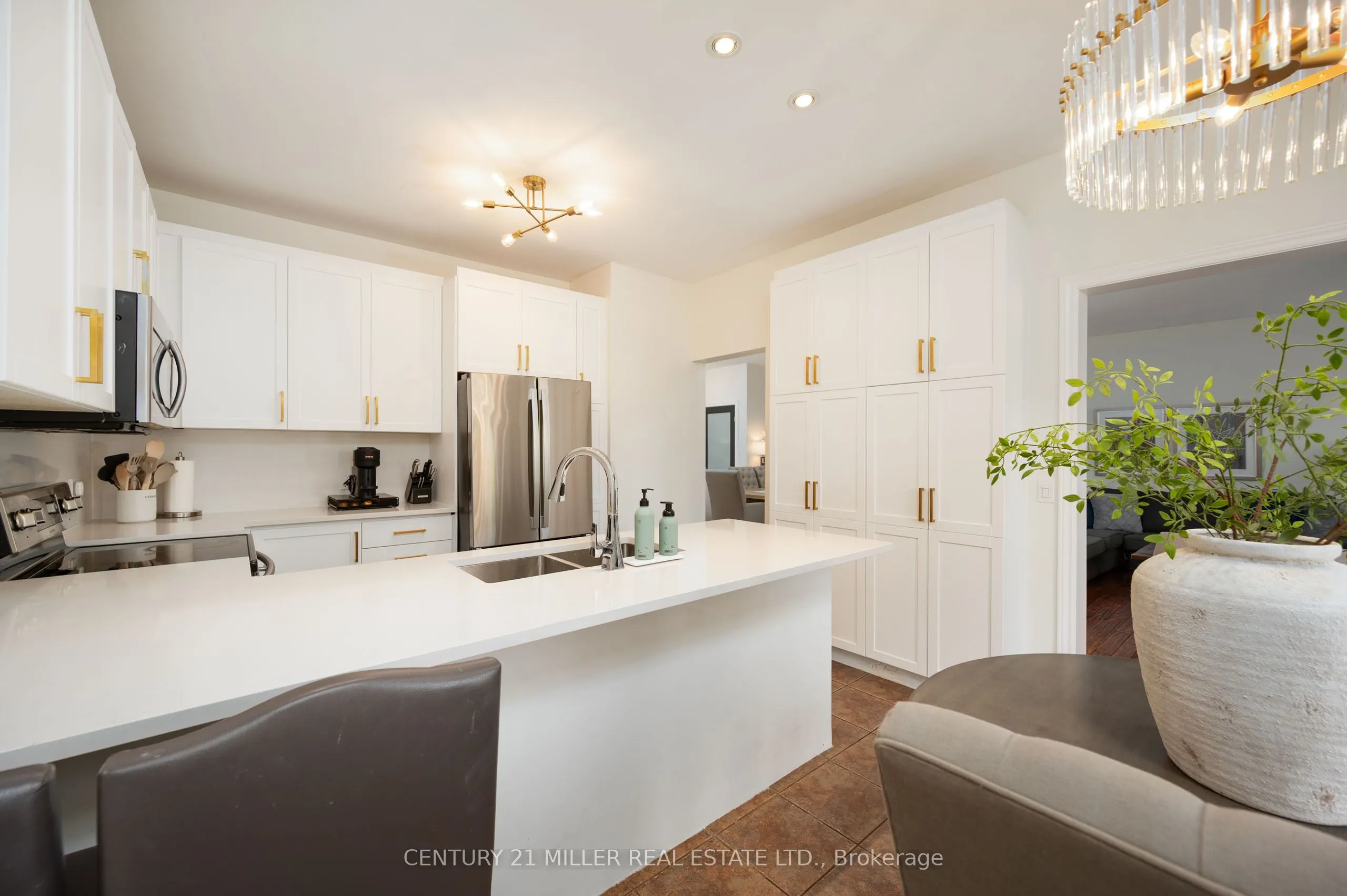 54 Hickory Crescent