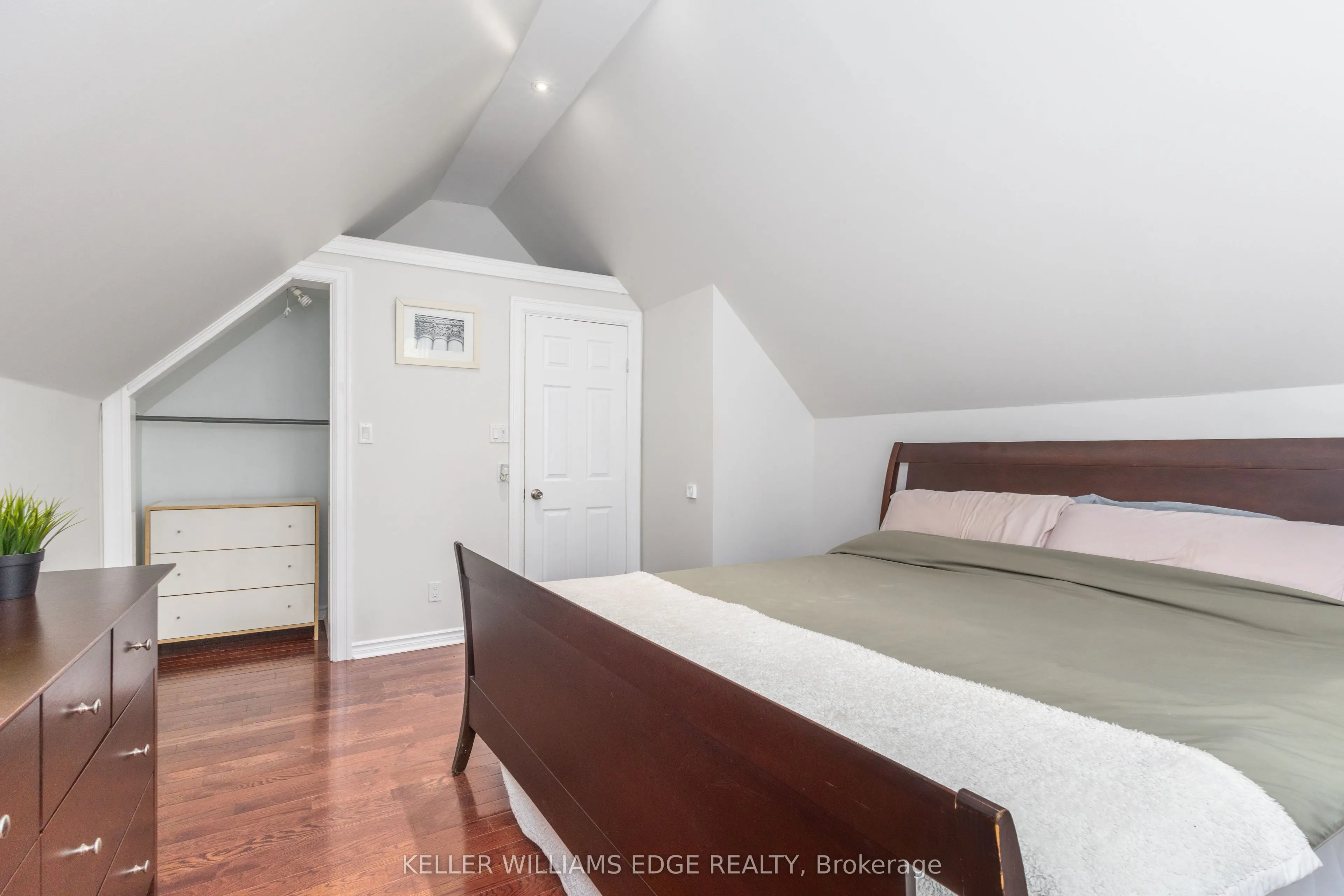 20 Barnesdale Avenue N