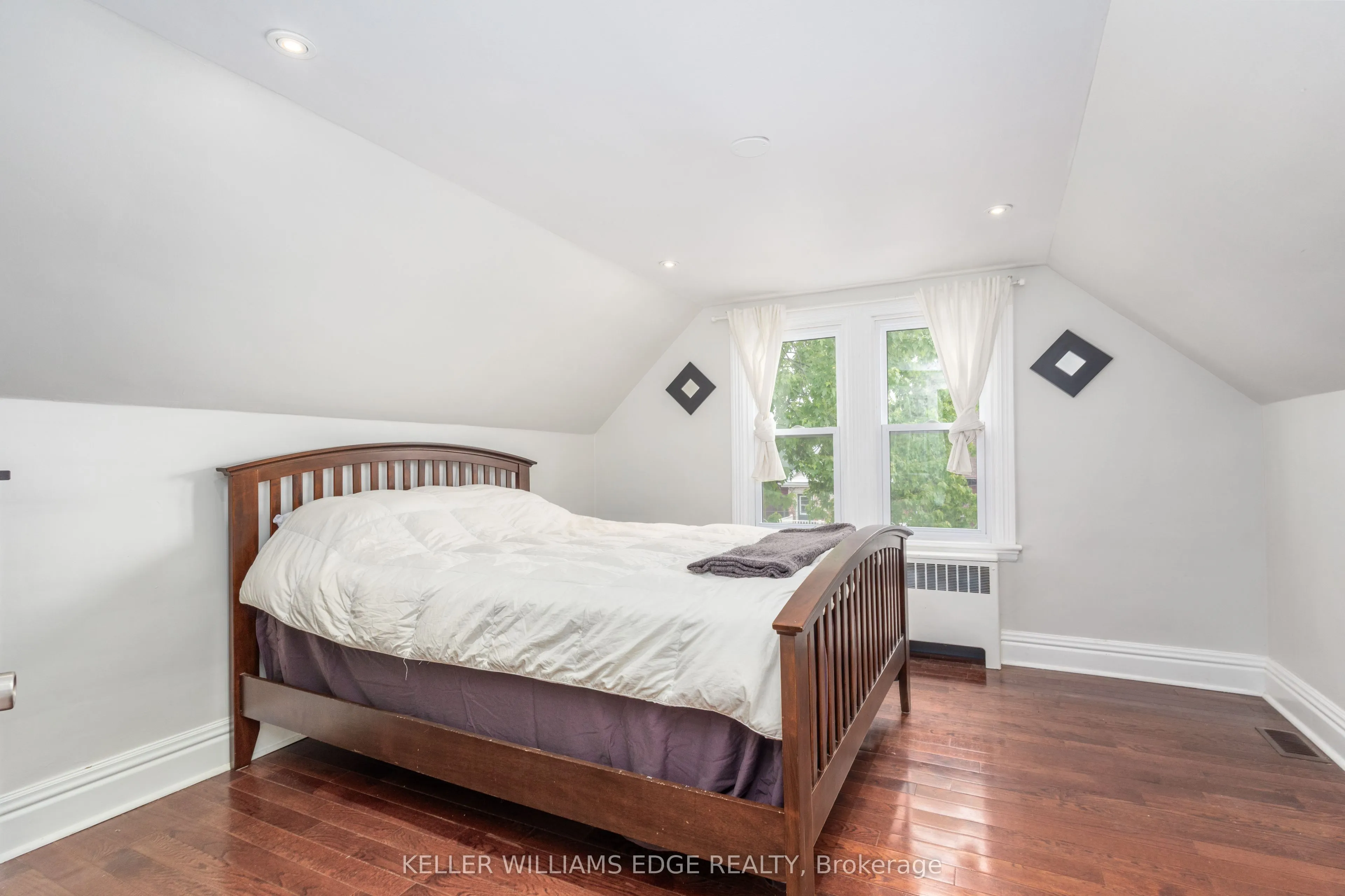 20 Barnesdale Avenue N