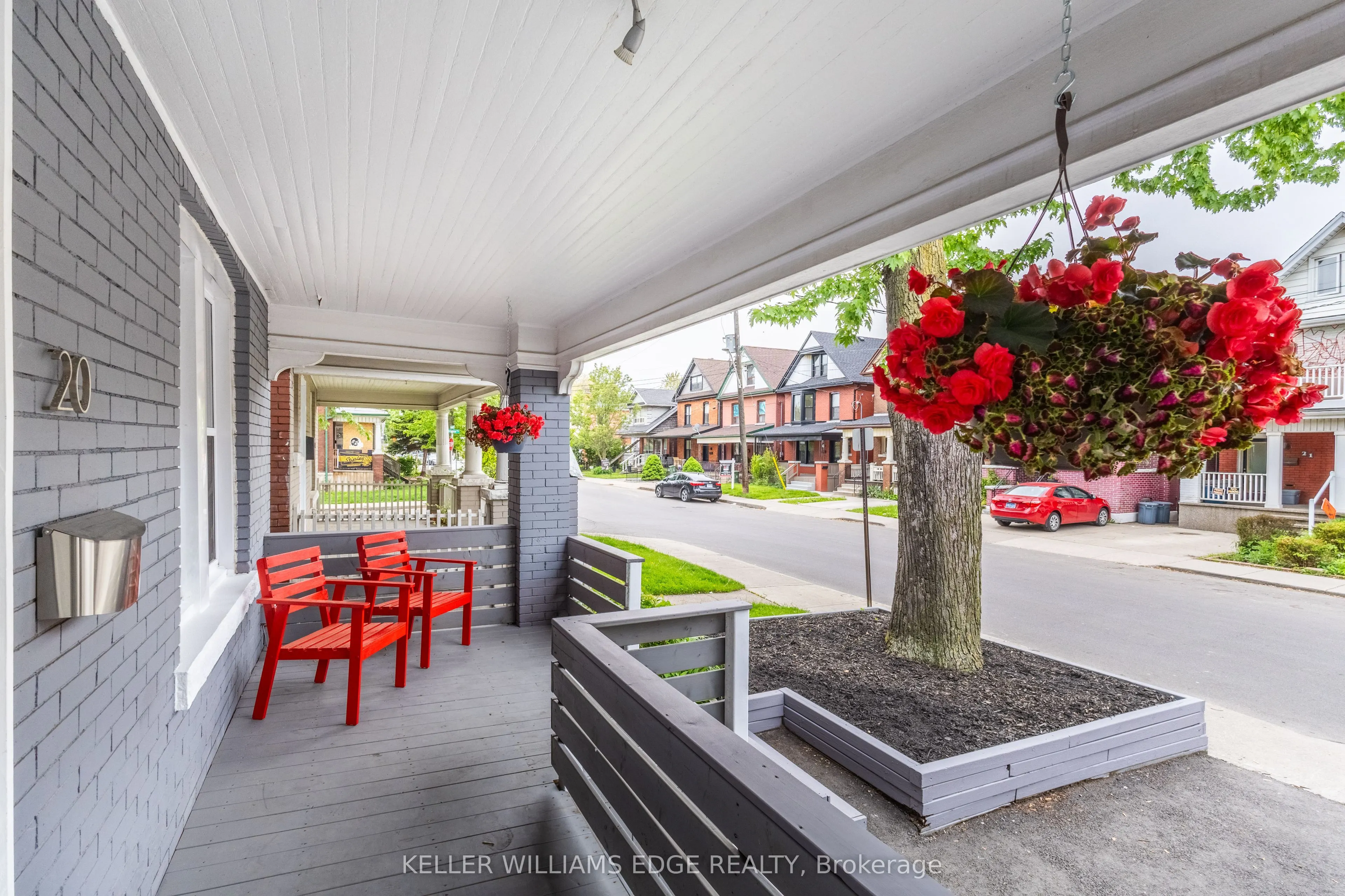 20 Barnesdale Avenue N