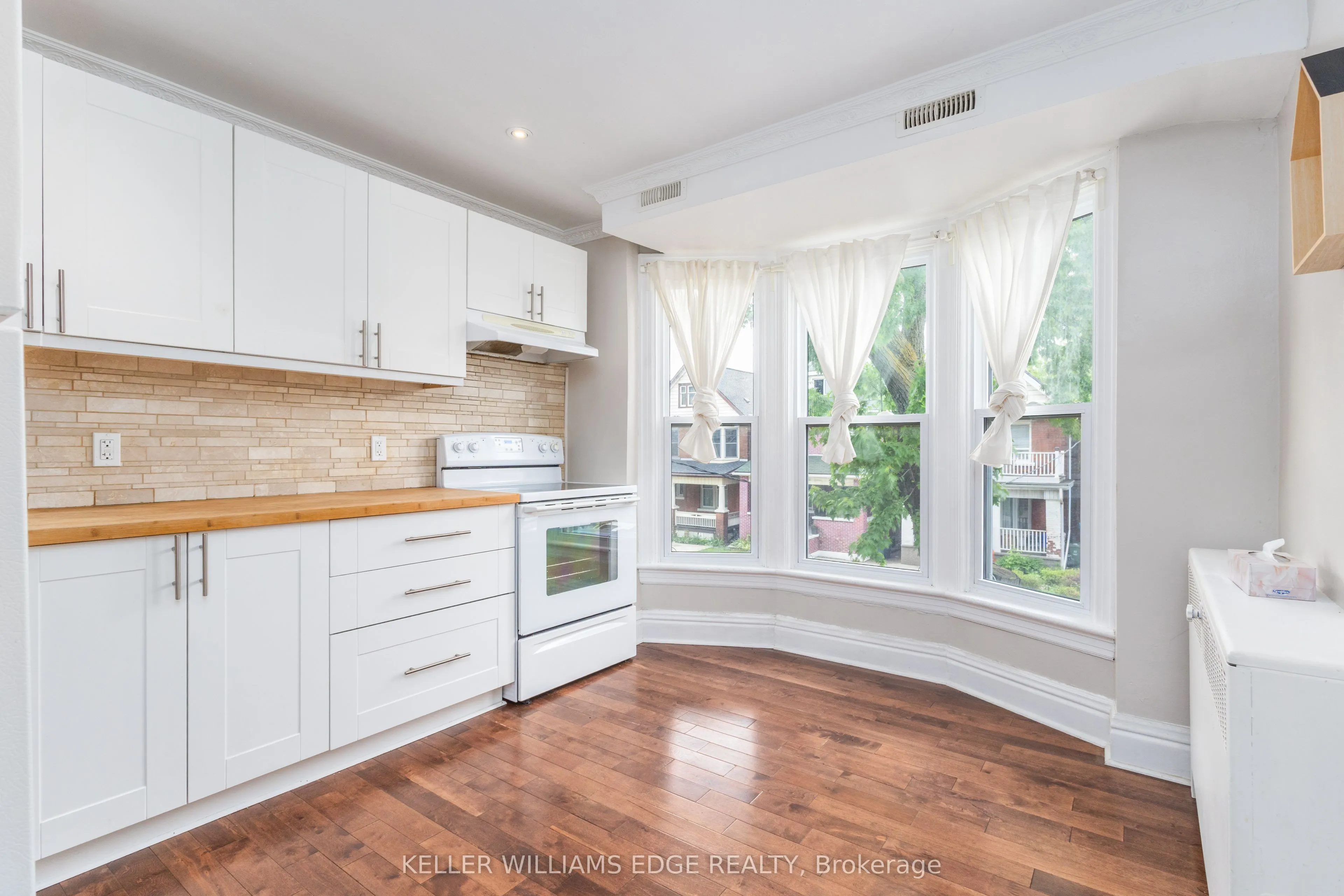 20 Barnesdale Avenue N