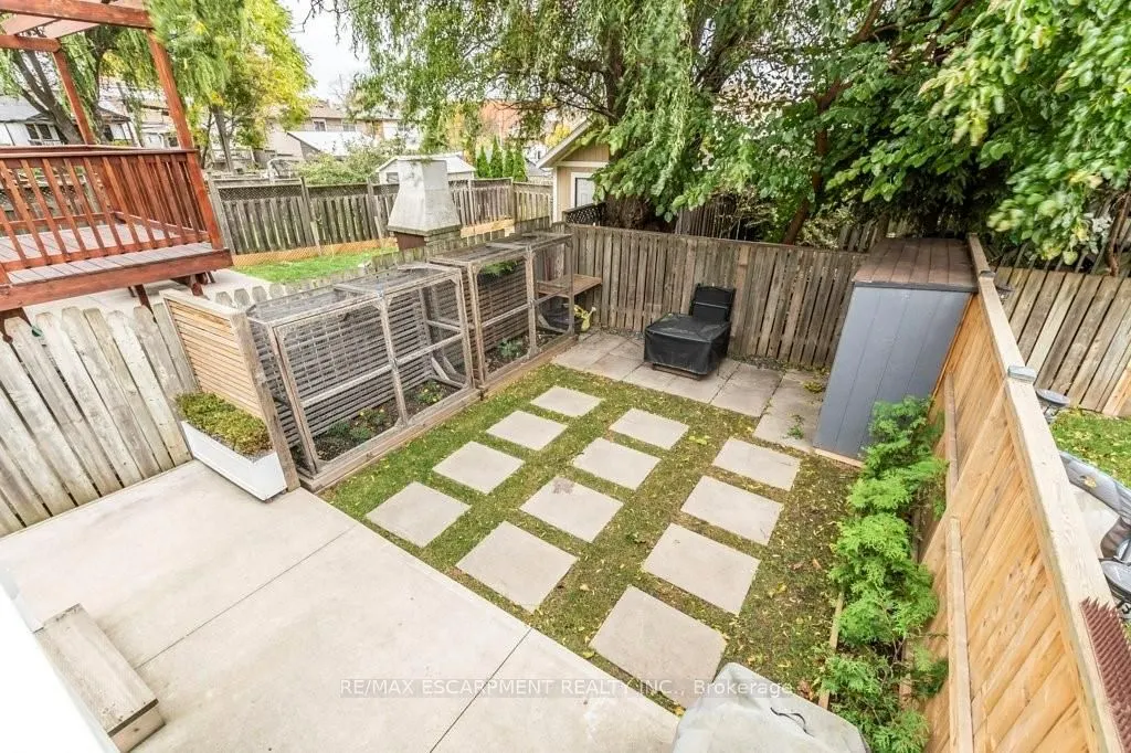 346 Hughson Street N