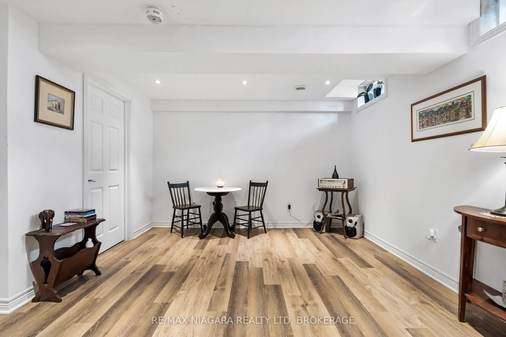 149 Roselawn Crescent