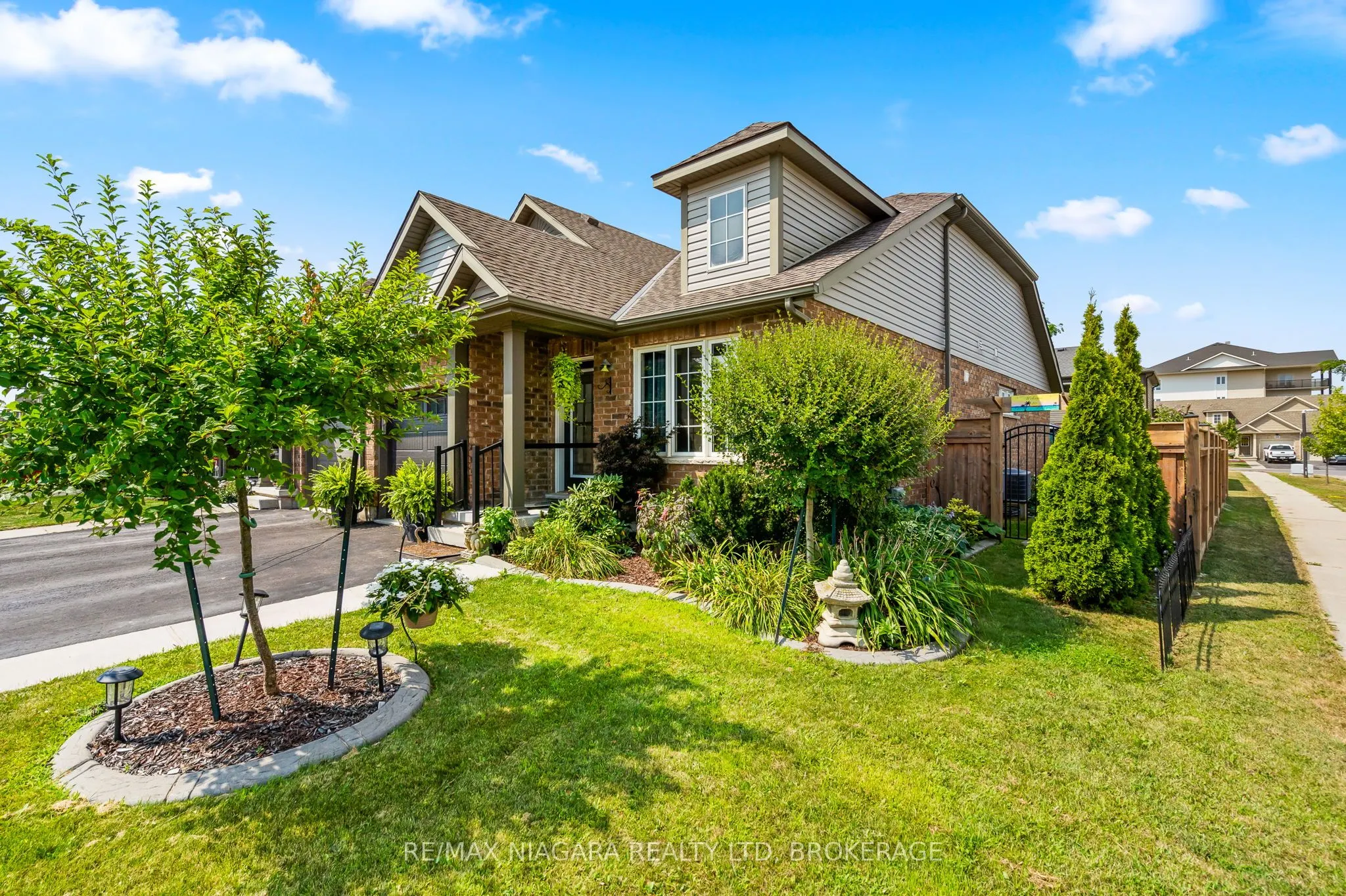149 Roselawn Crescent
