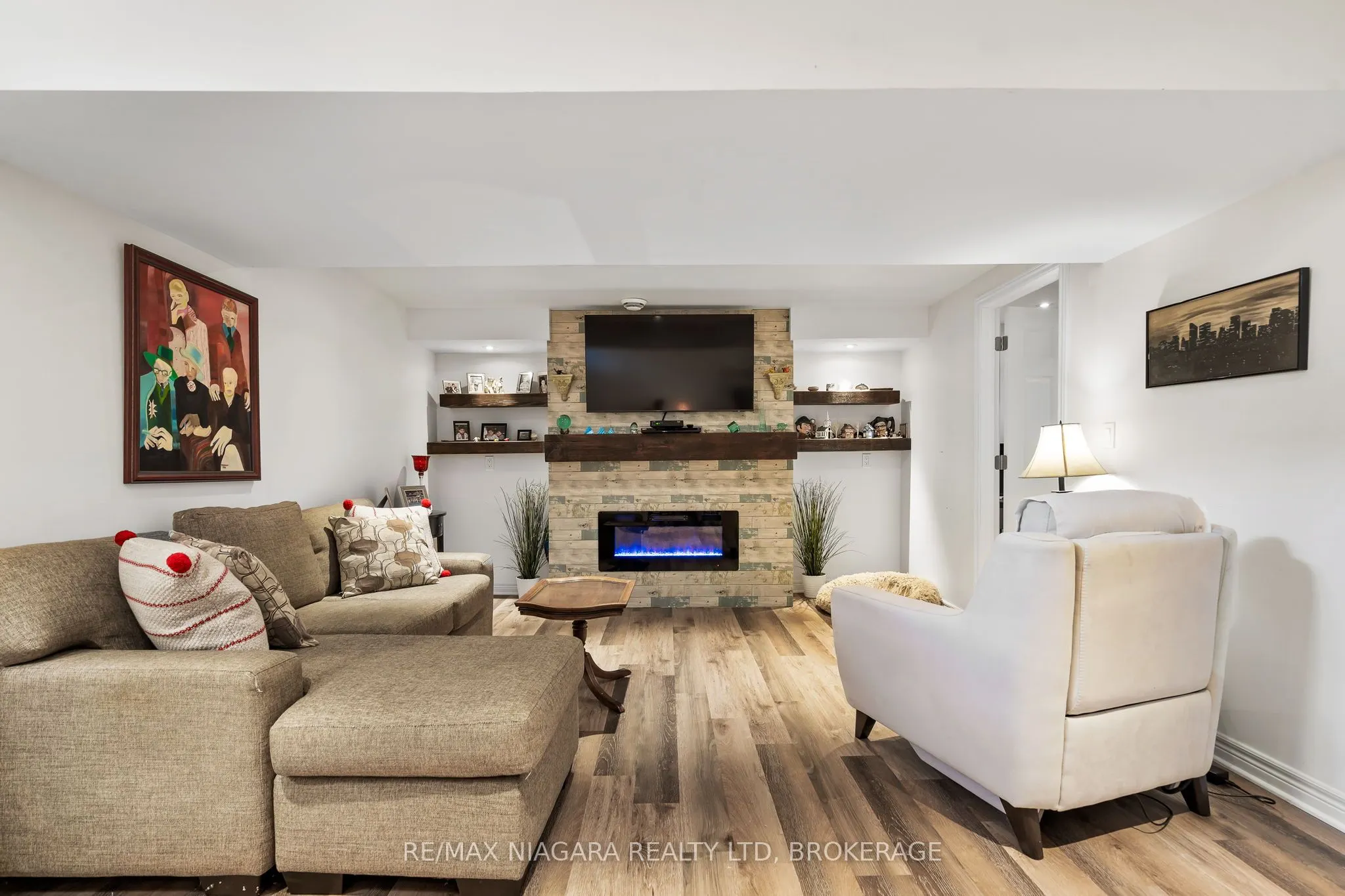 149 Roselawn Crescent