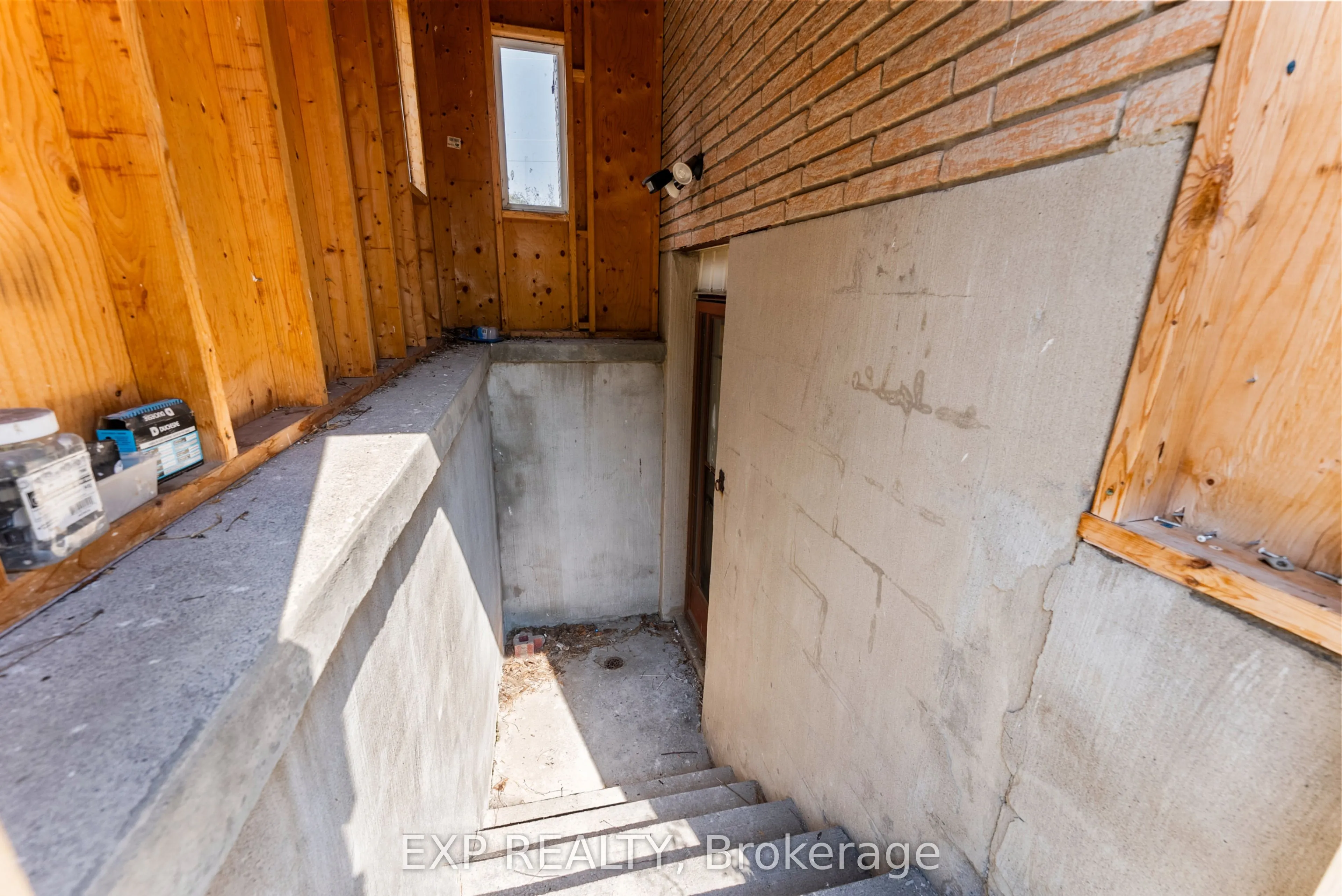 2 Alnet Drive