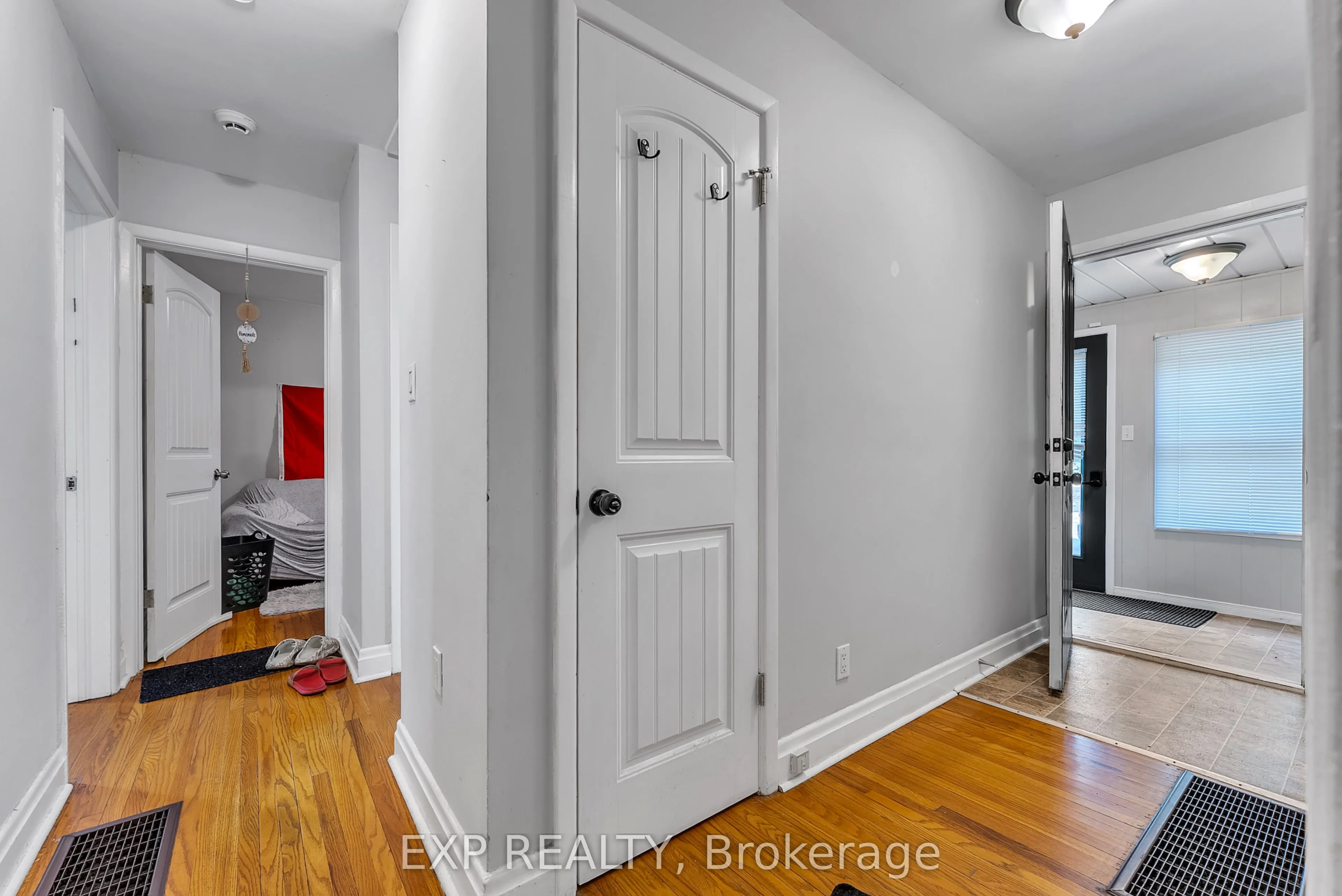 18 Montgomery Boulevard