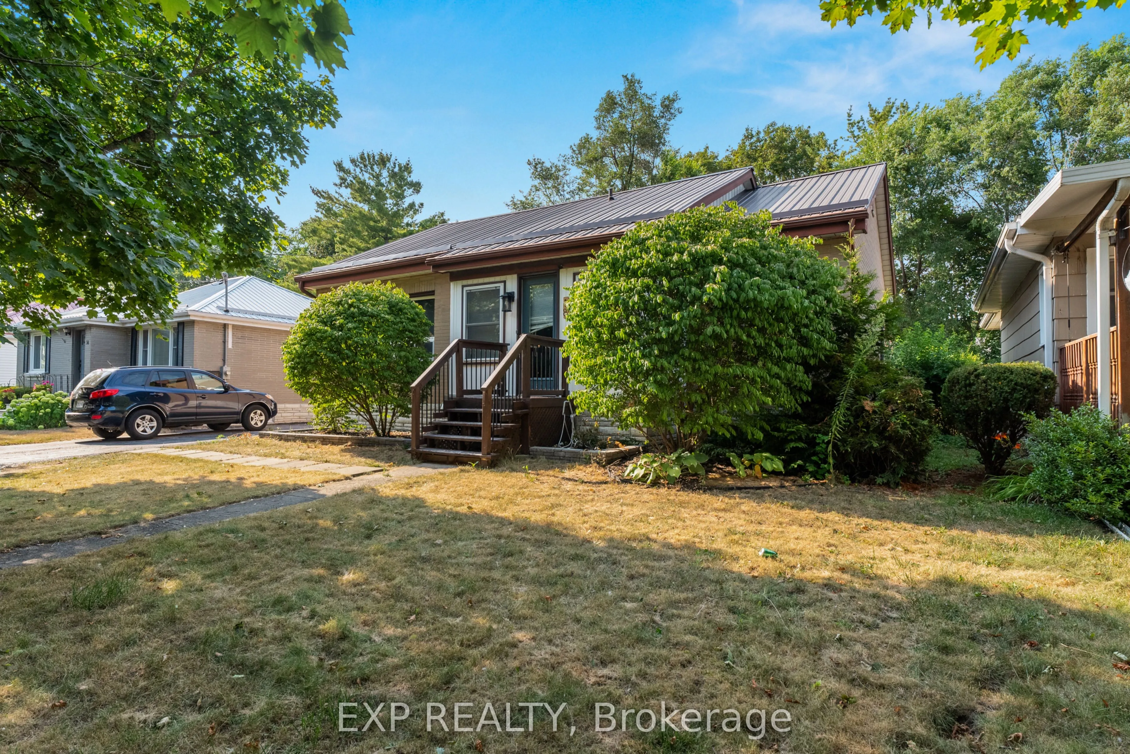 18 Montgomery Boulevard