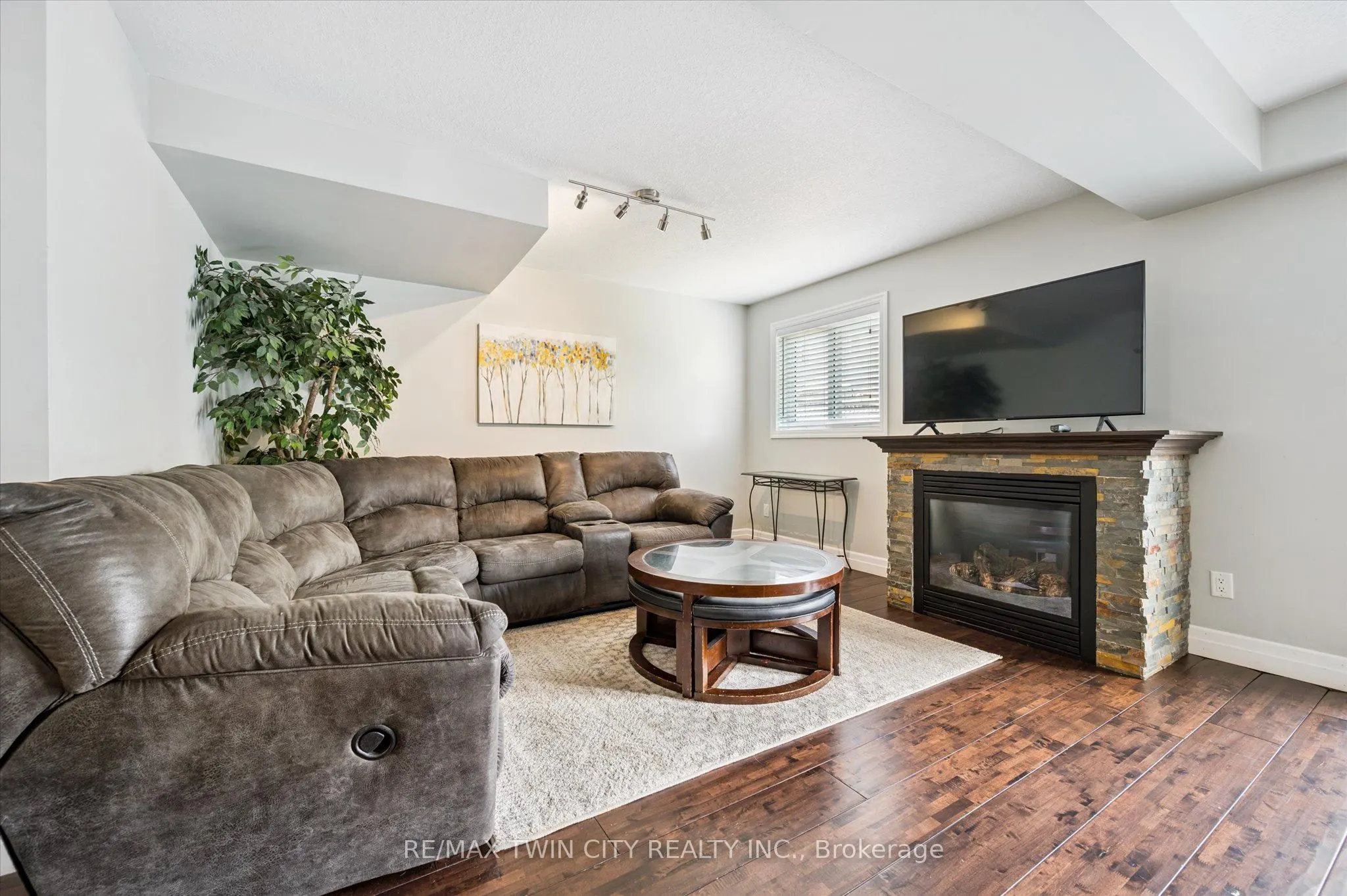 411 Bankside Crescent