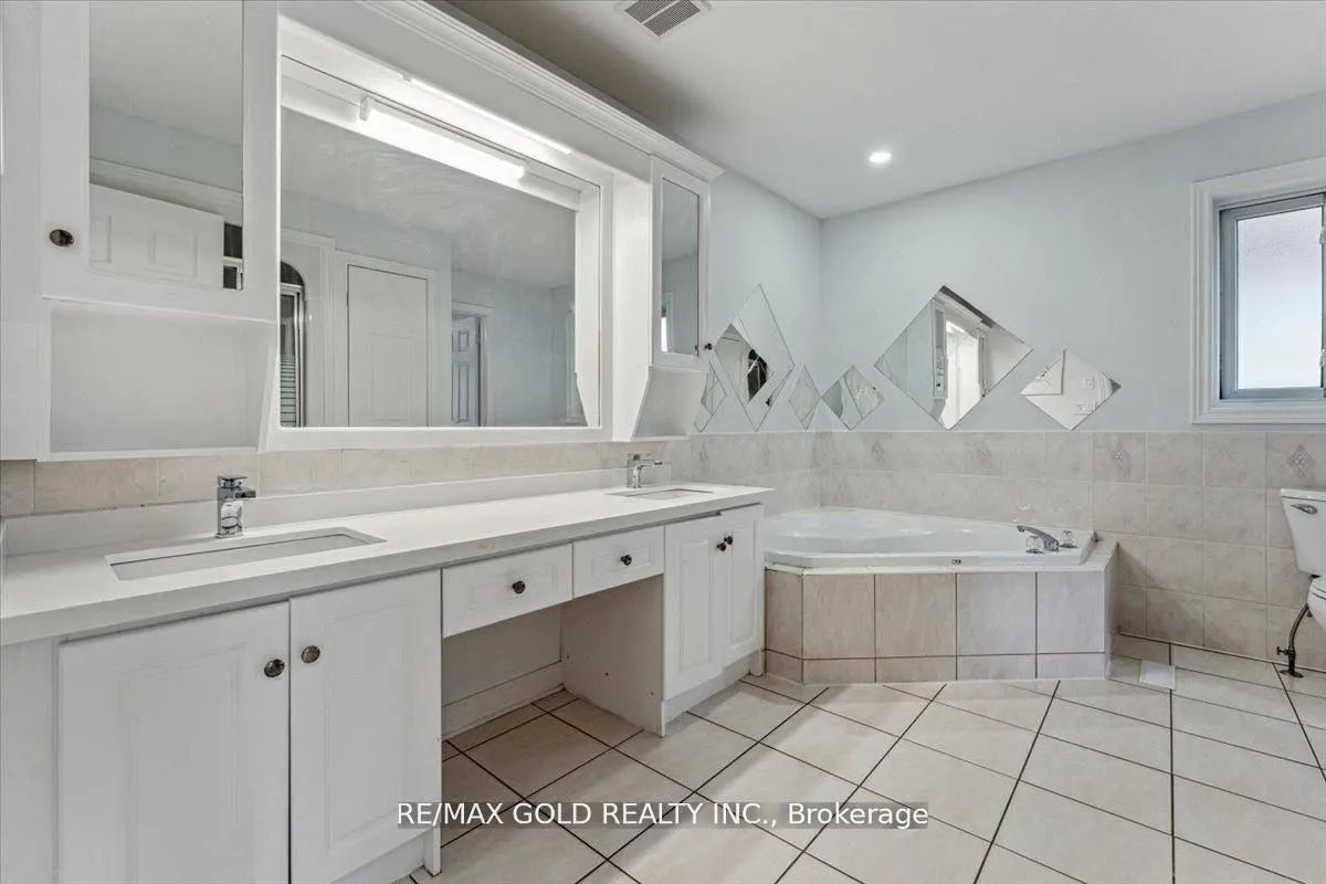 8163 Harvest Crescent