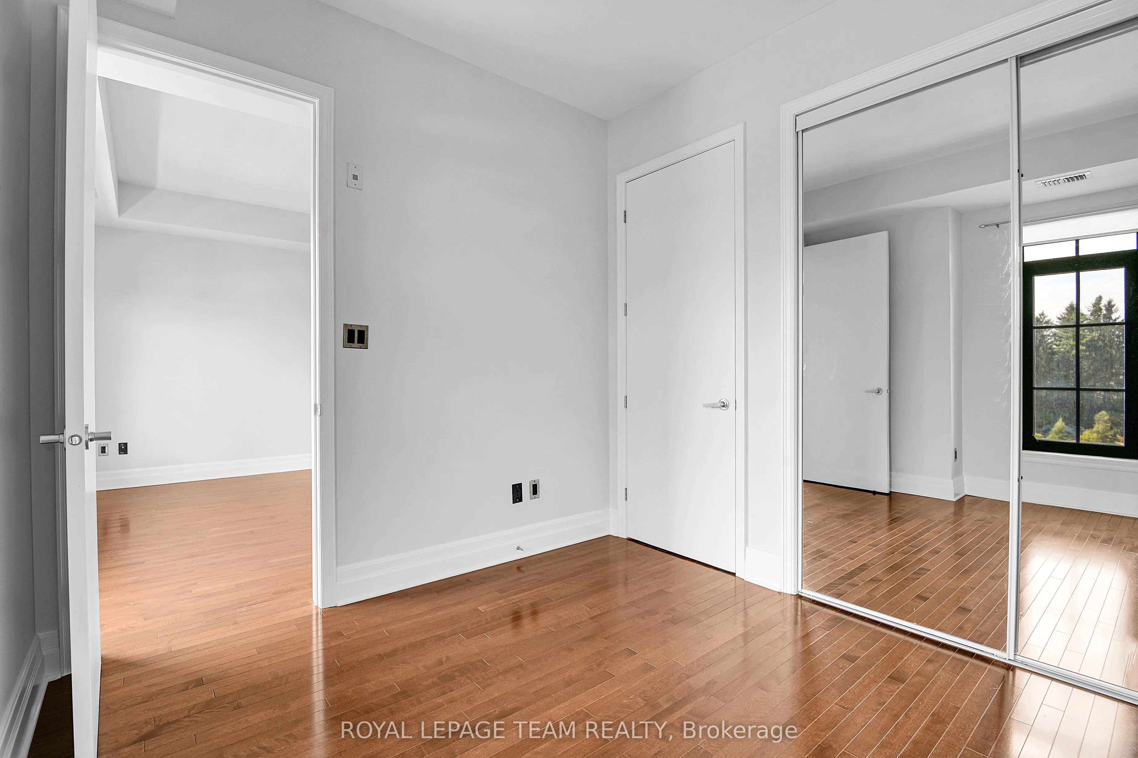 330 Loretta Avenue S, #510