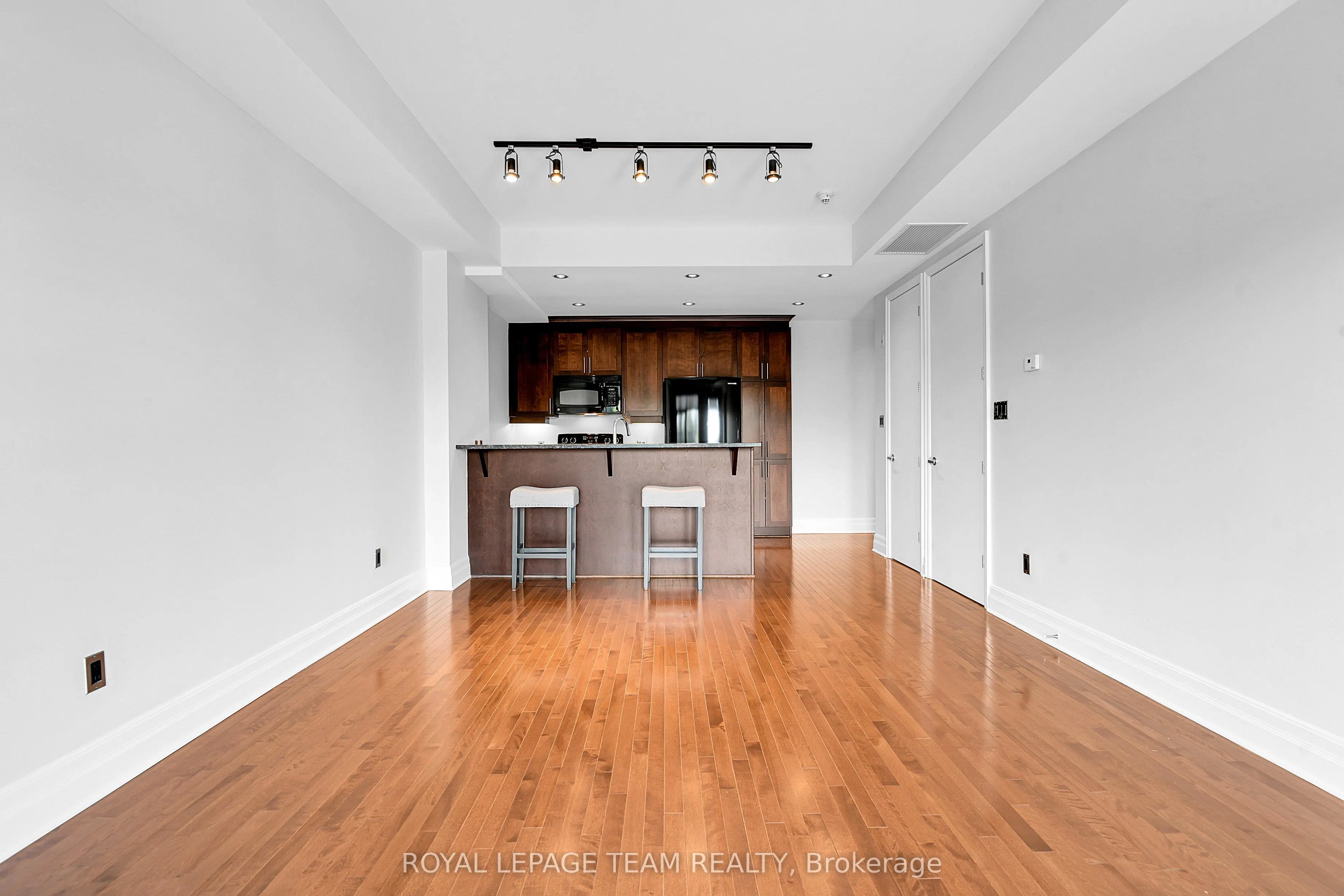 330 Loretta Avenue S, #510