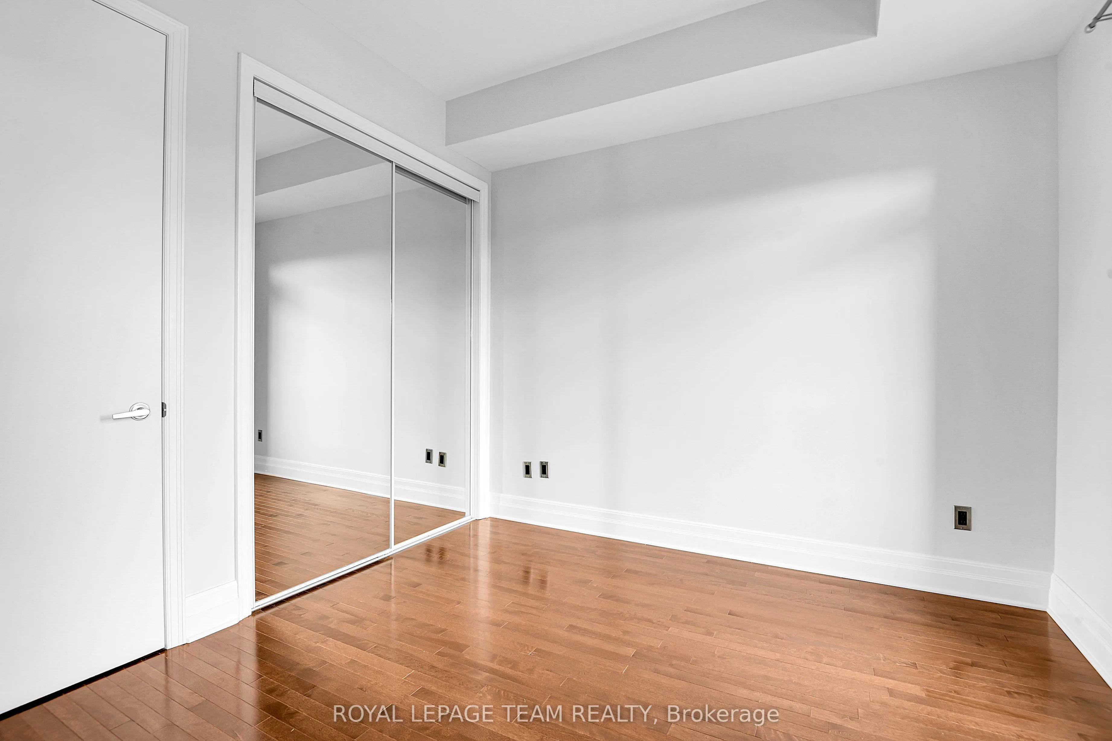 330 Loretta Avenue S, #510