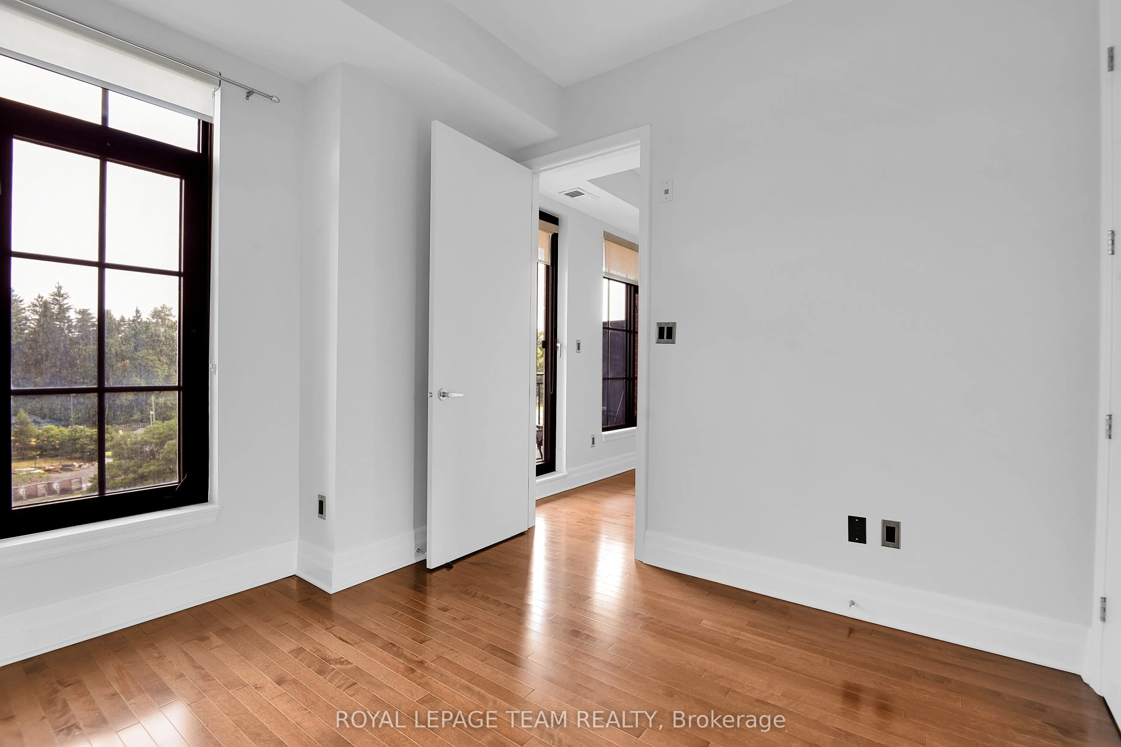 330 Loretta Avenue S, #510