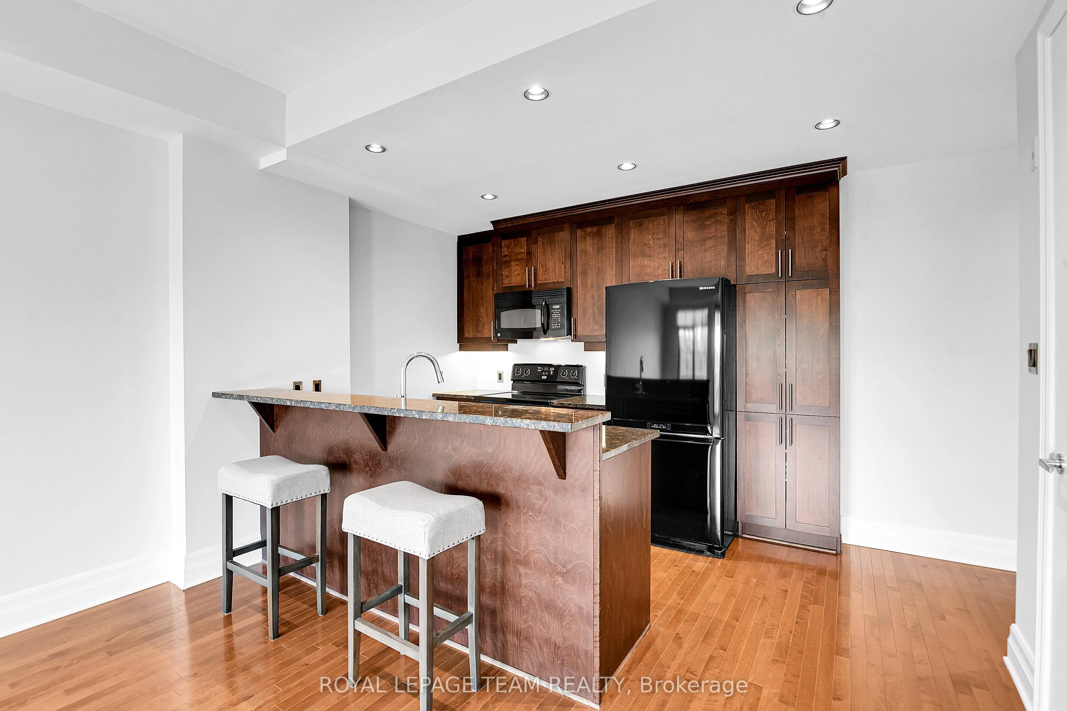 330 Loretta Avenue S, #510