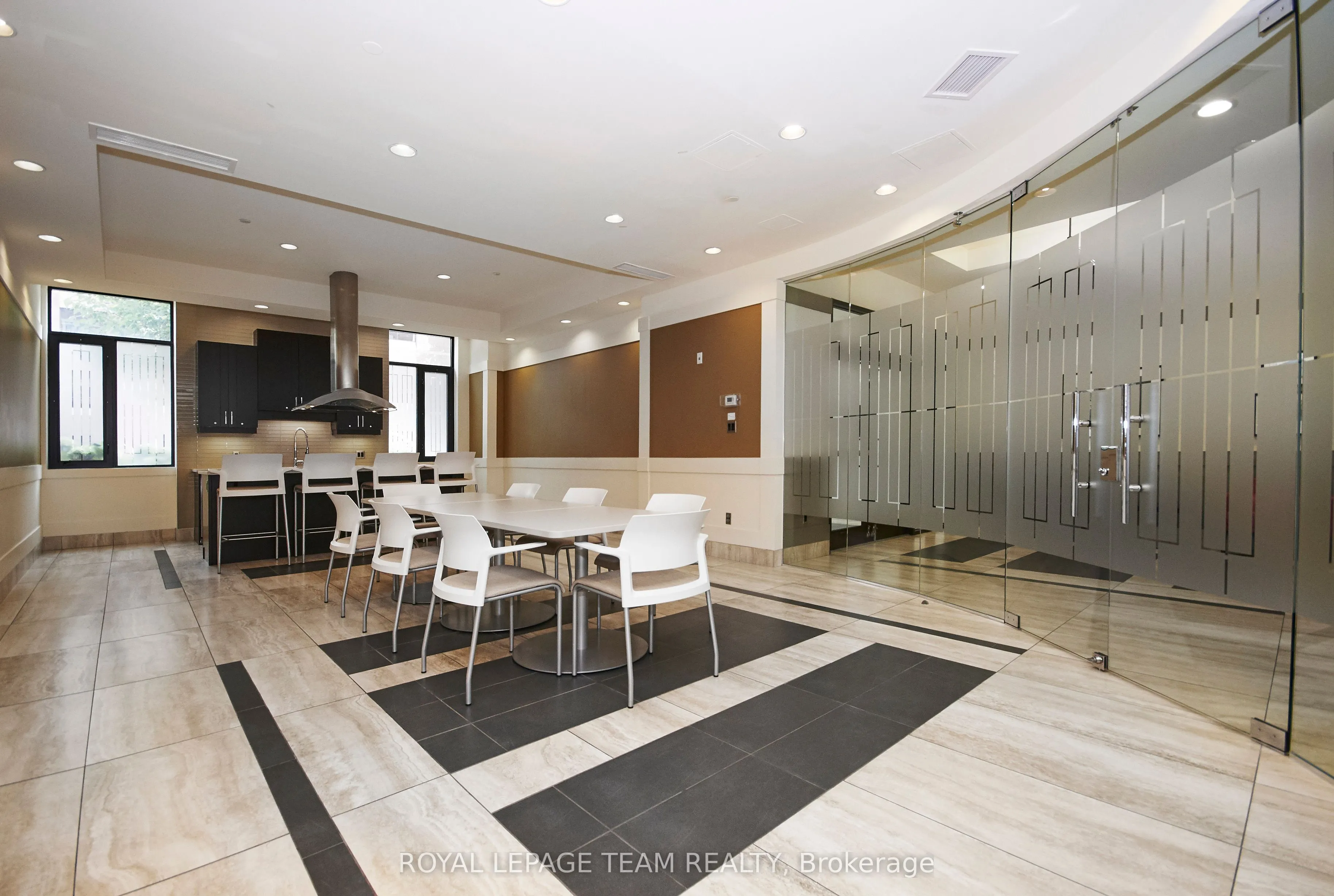 330 Loretta Avenue S, #510