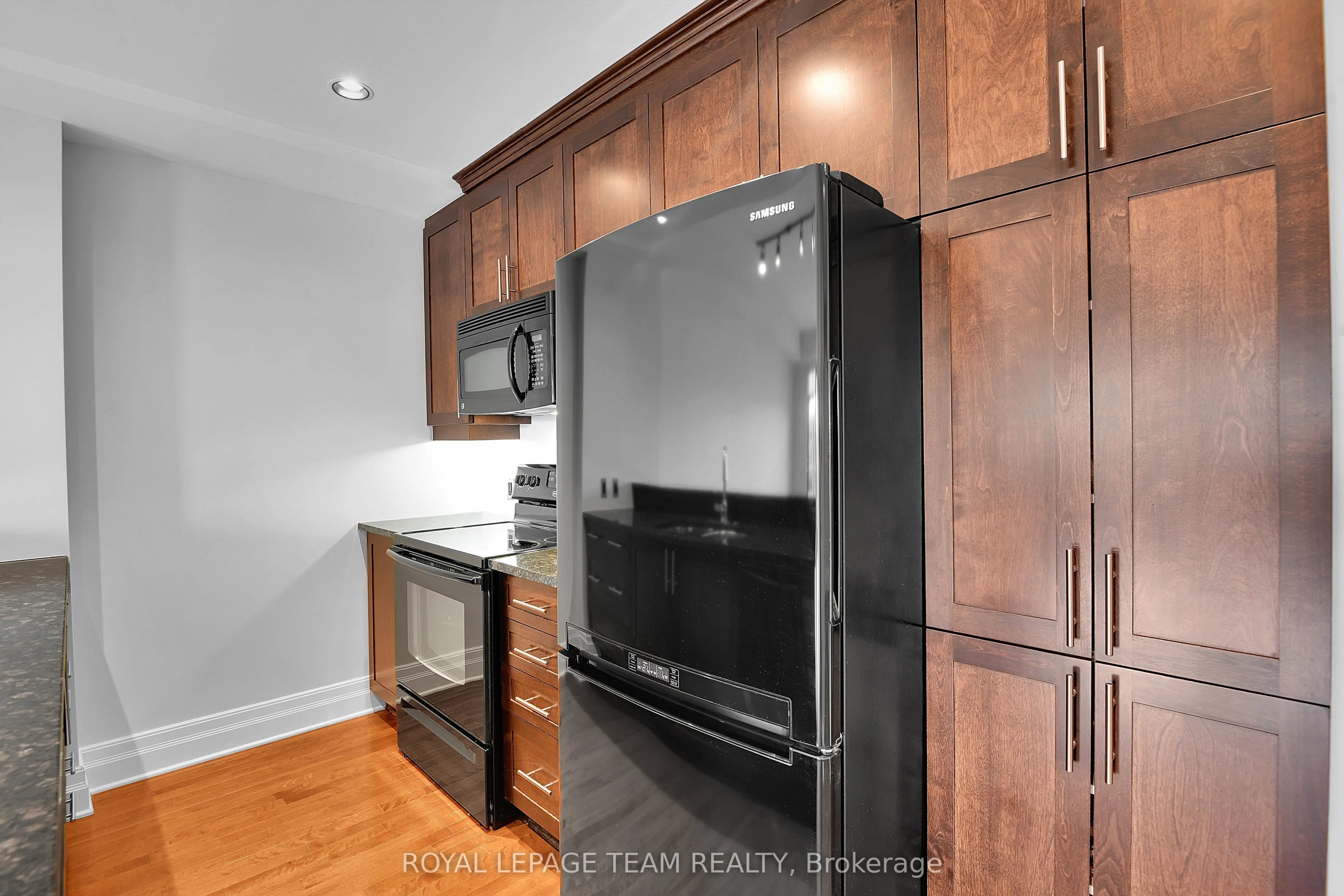 330 Loretta Avenue S, #510
