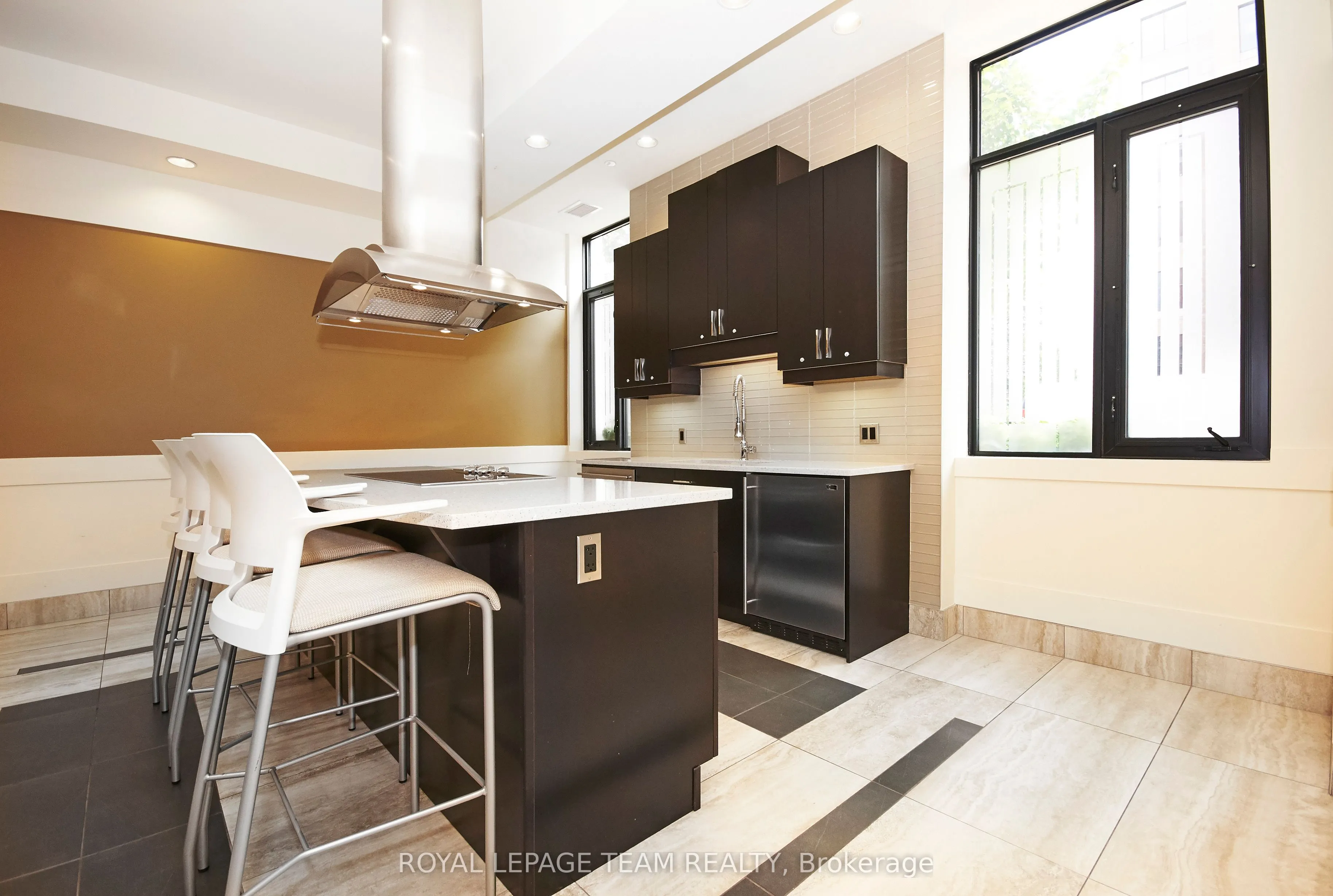 330 Loretta Avenue S, #510
