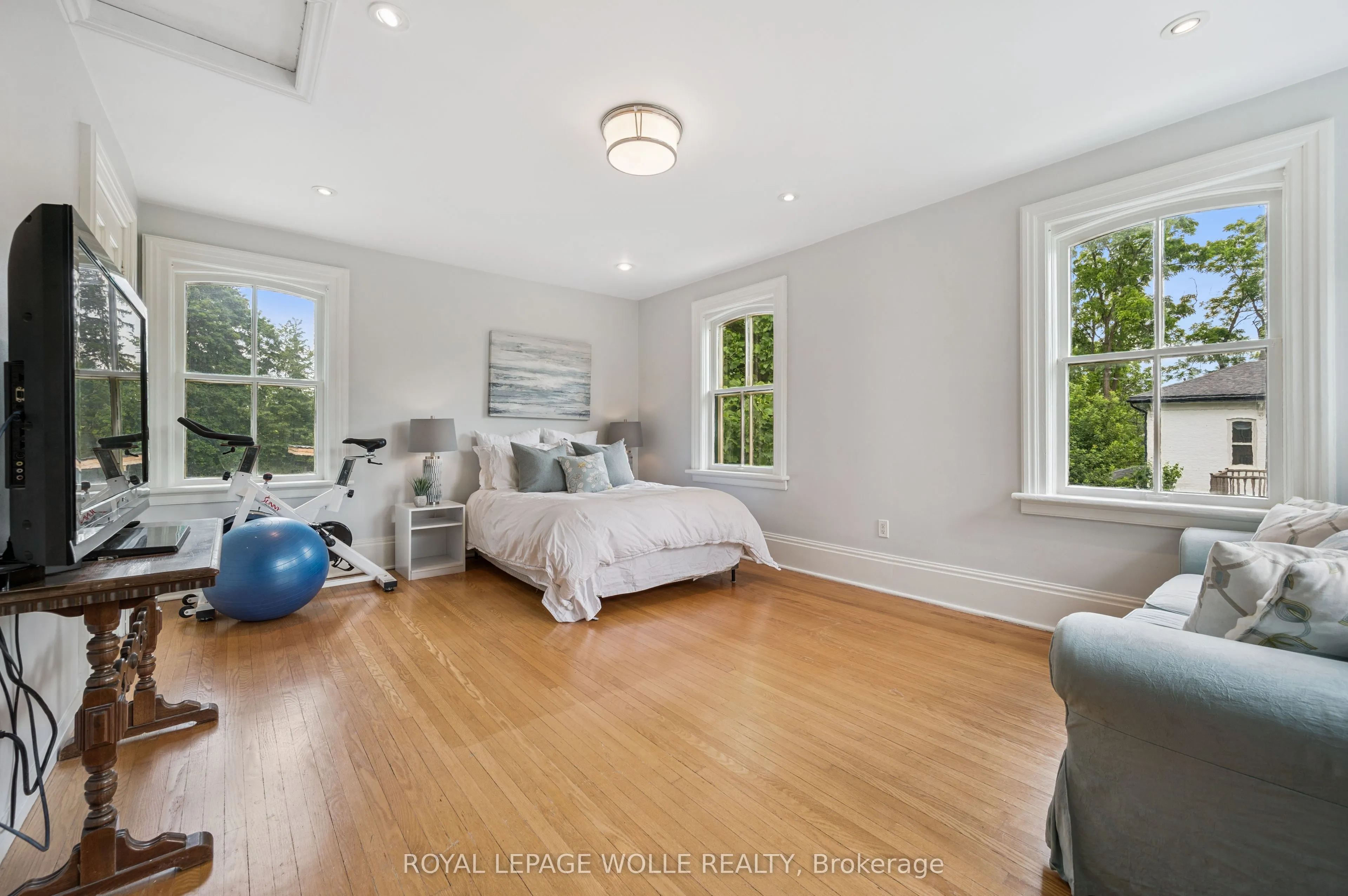 88 William Street W