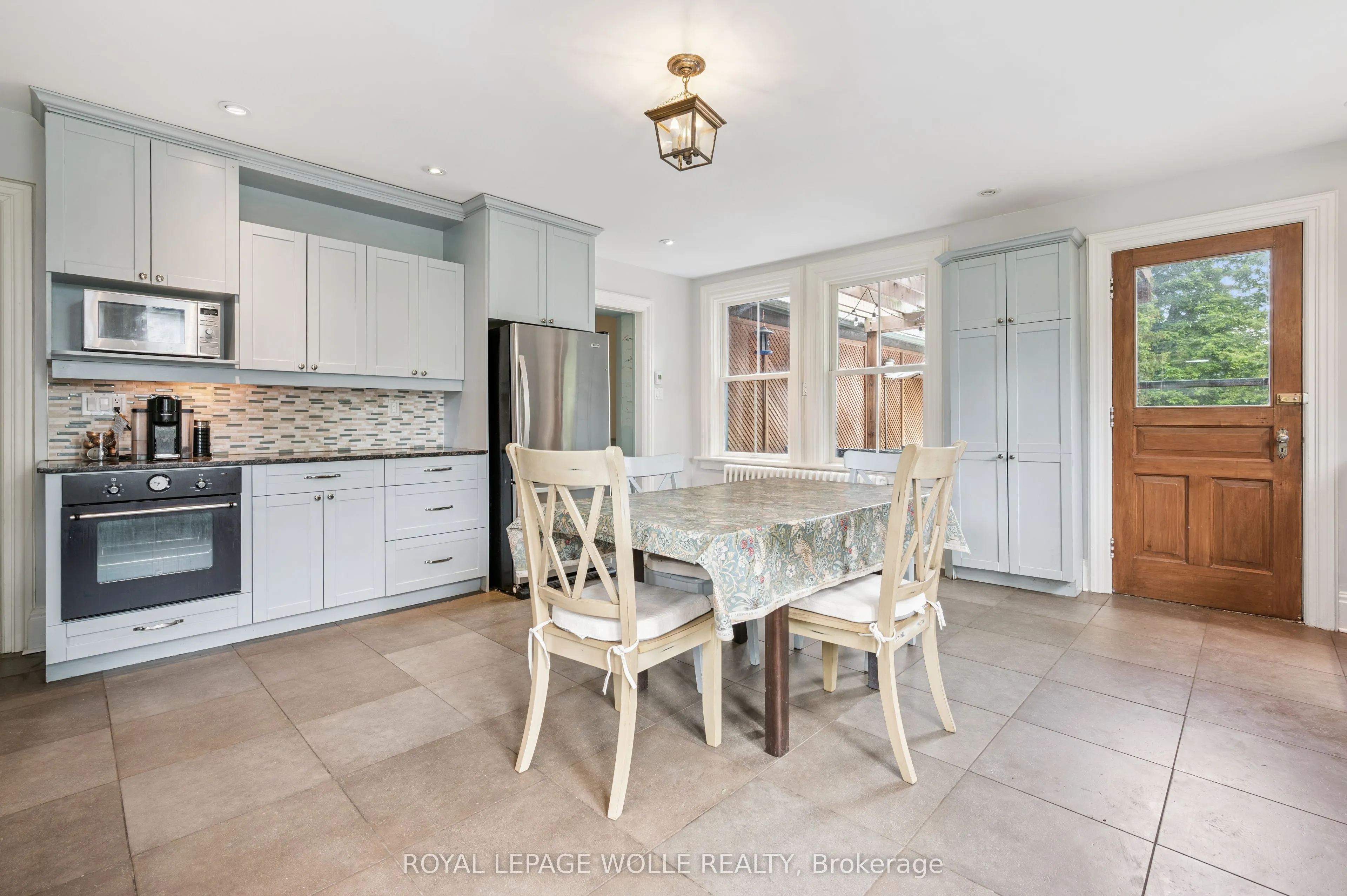 88 William Street W