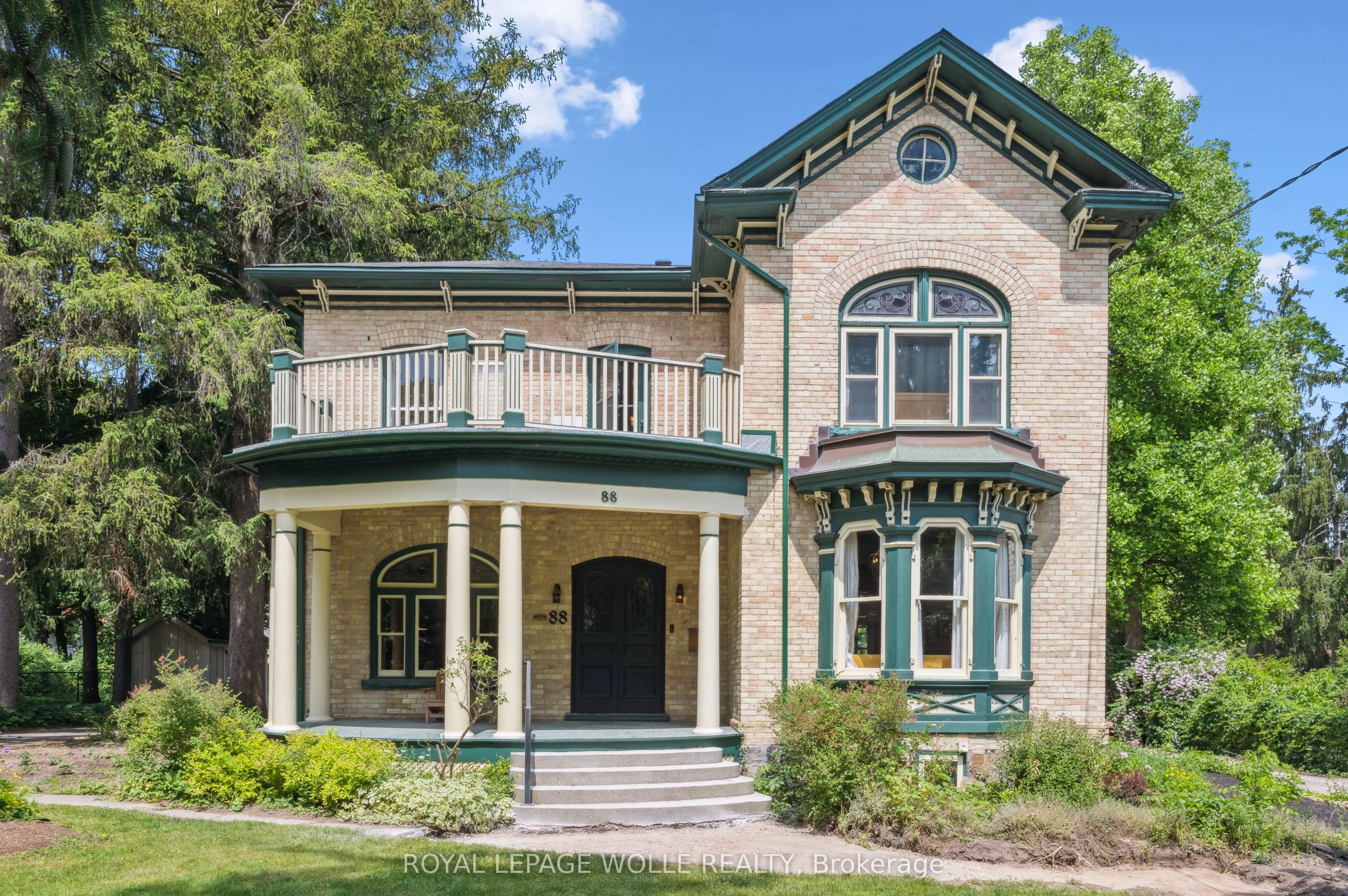 88 William Street W