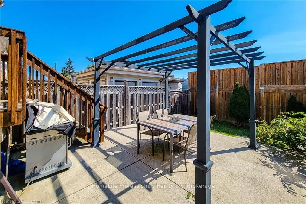 85 Charleswood Crescent