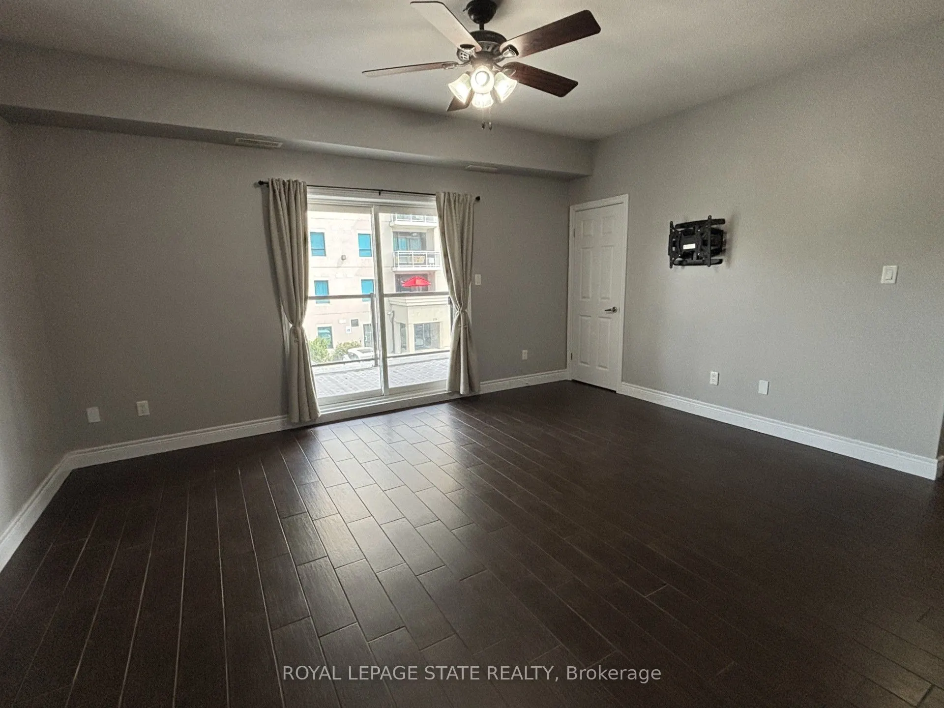136 King Street W, #2