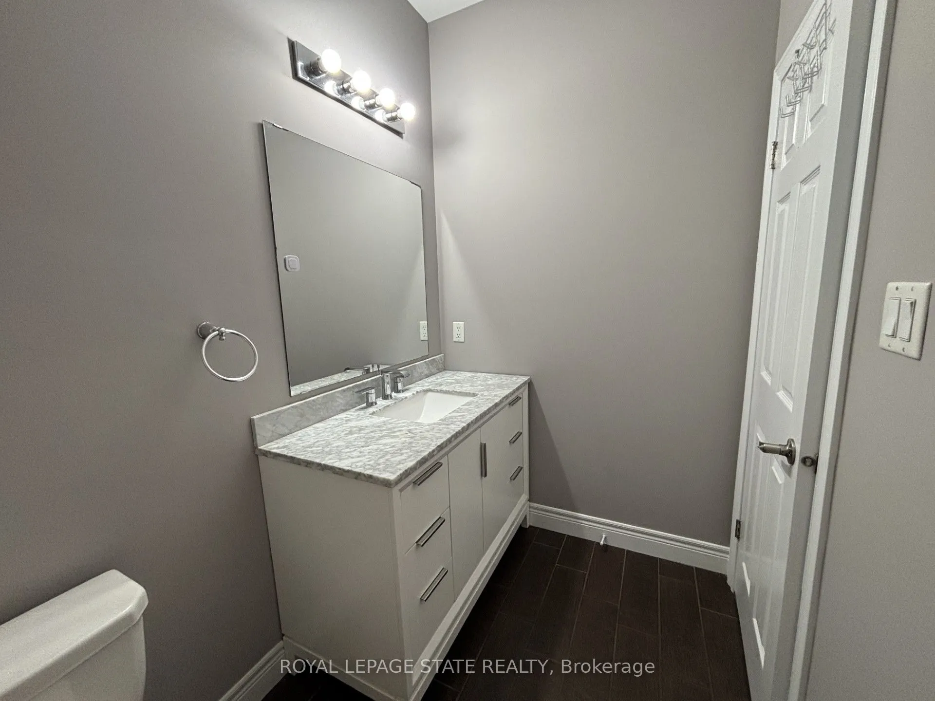 136 King Street W, #2