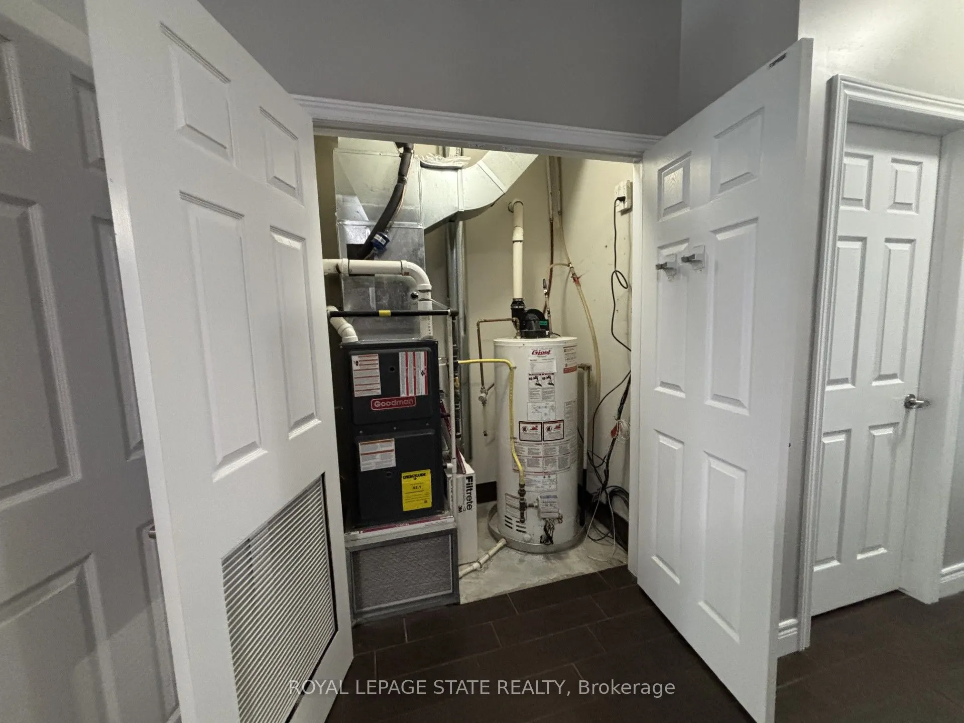 136 King Street W, #2