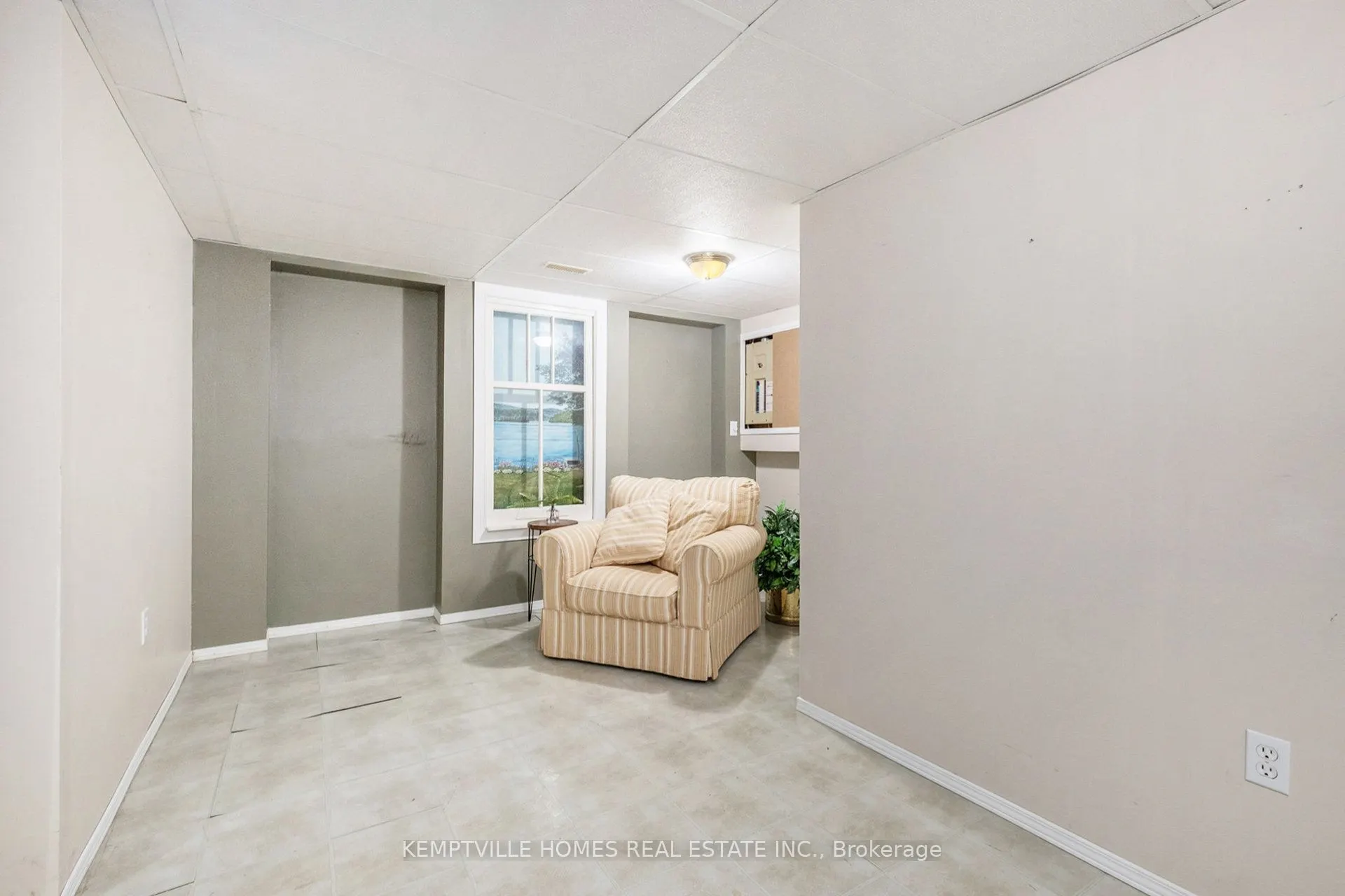 615 OXFORD Street E