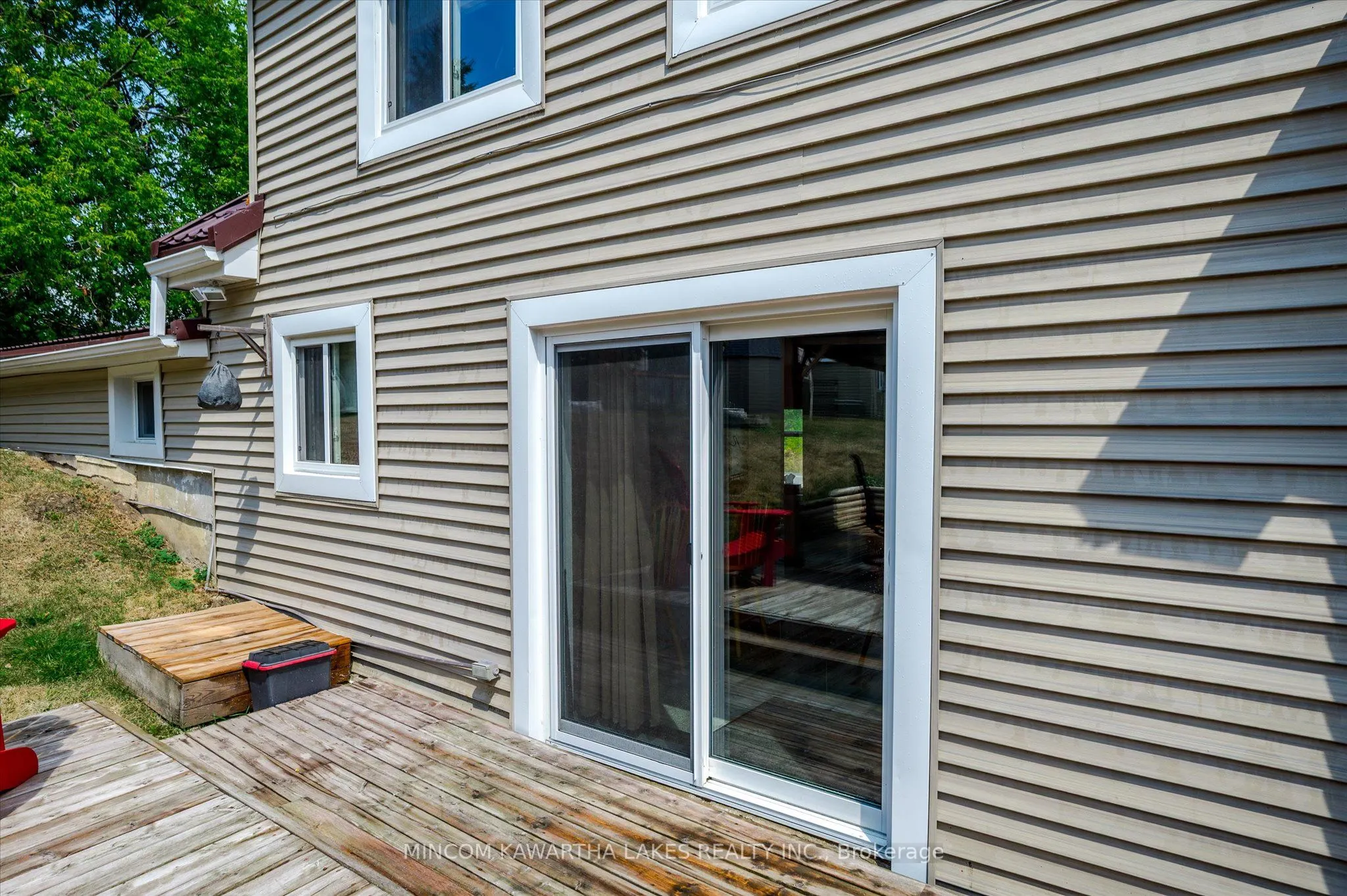 2466 Queen Mary Street