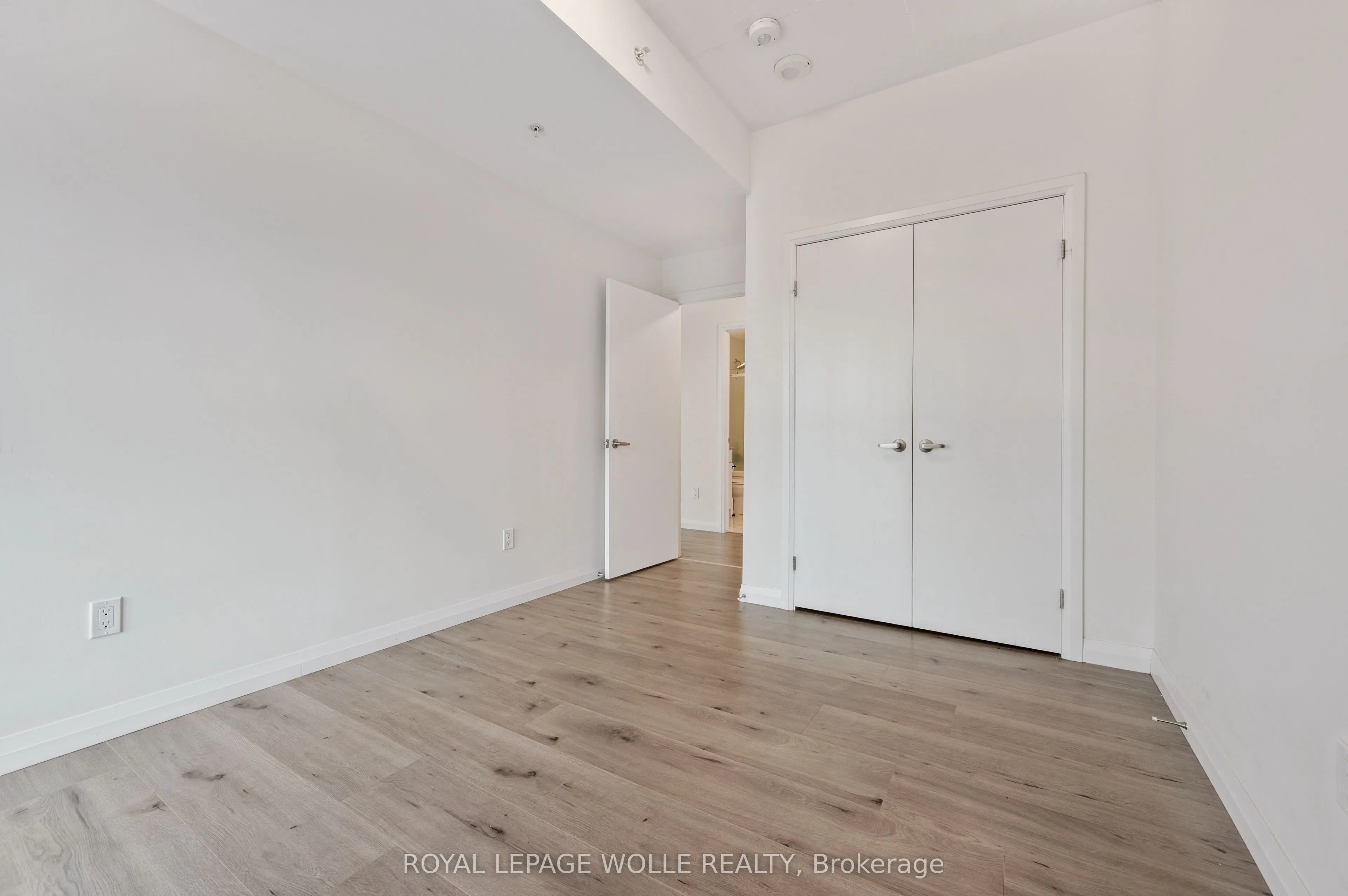 60 Charles Street W, #2405
