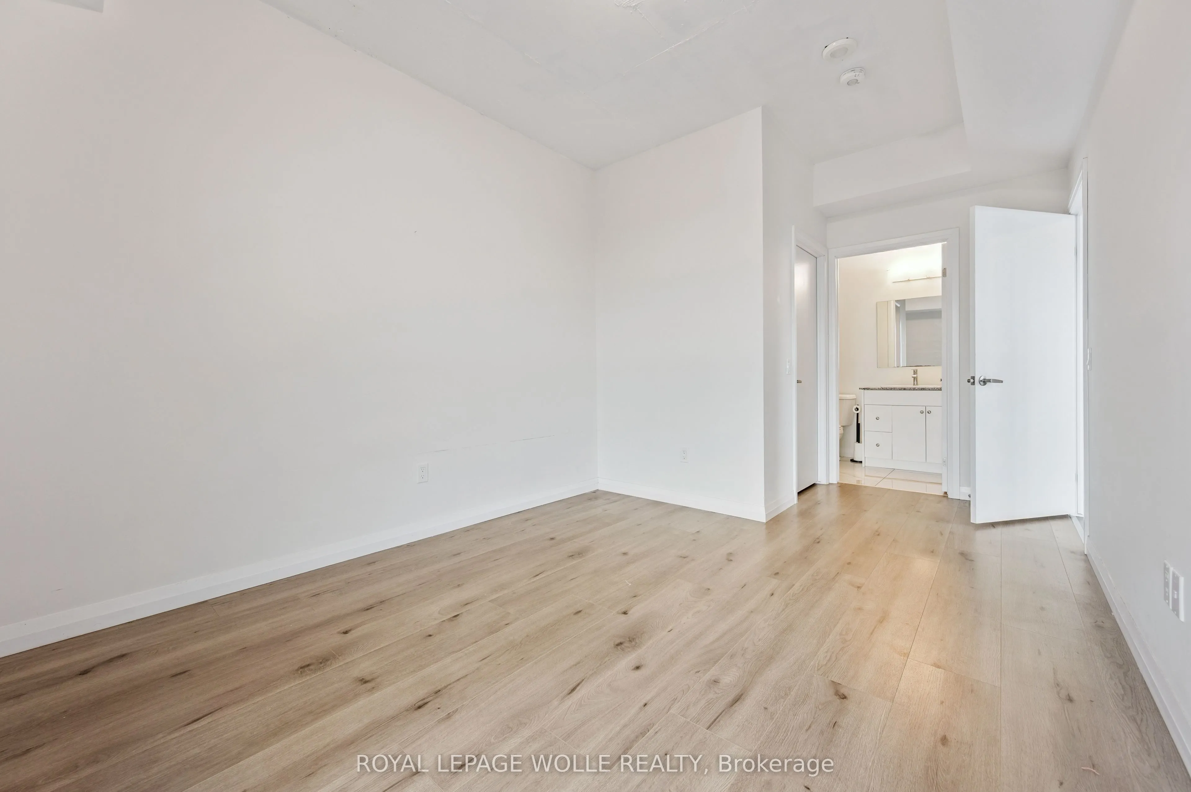 60 Charles Street W, #2405