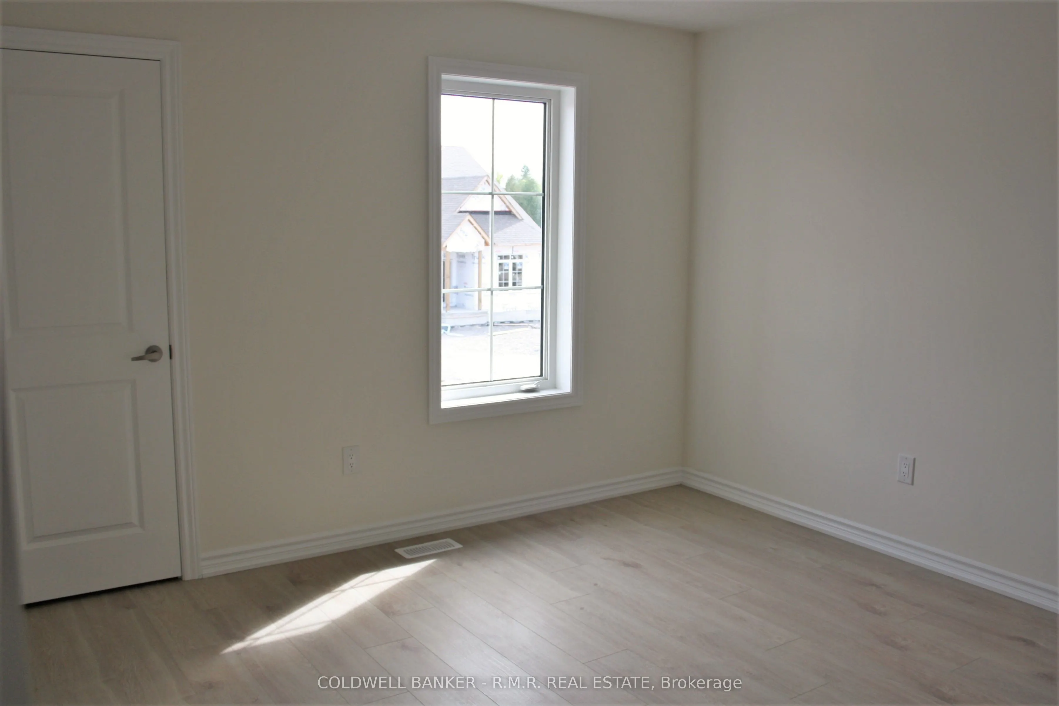 6 Hillcroft Way