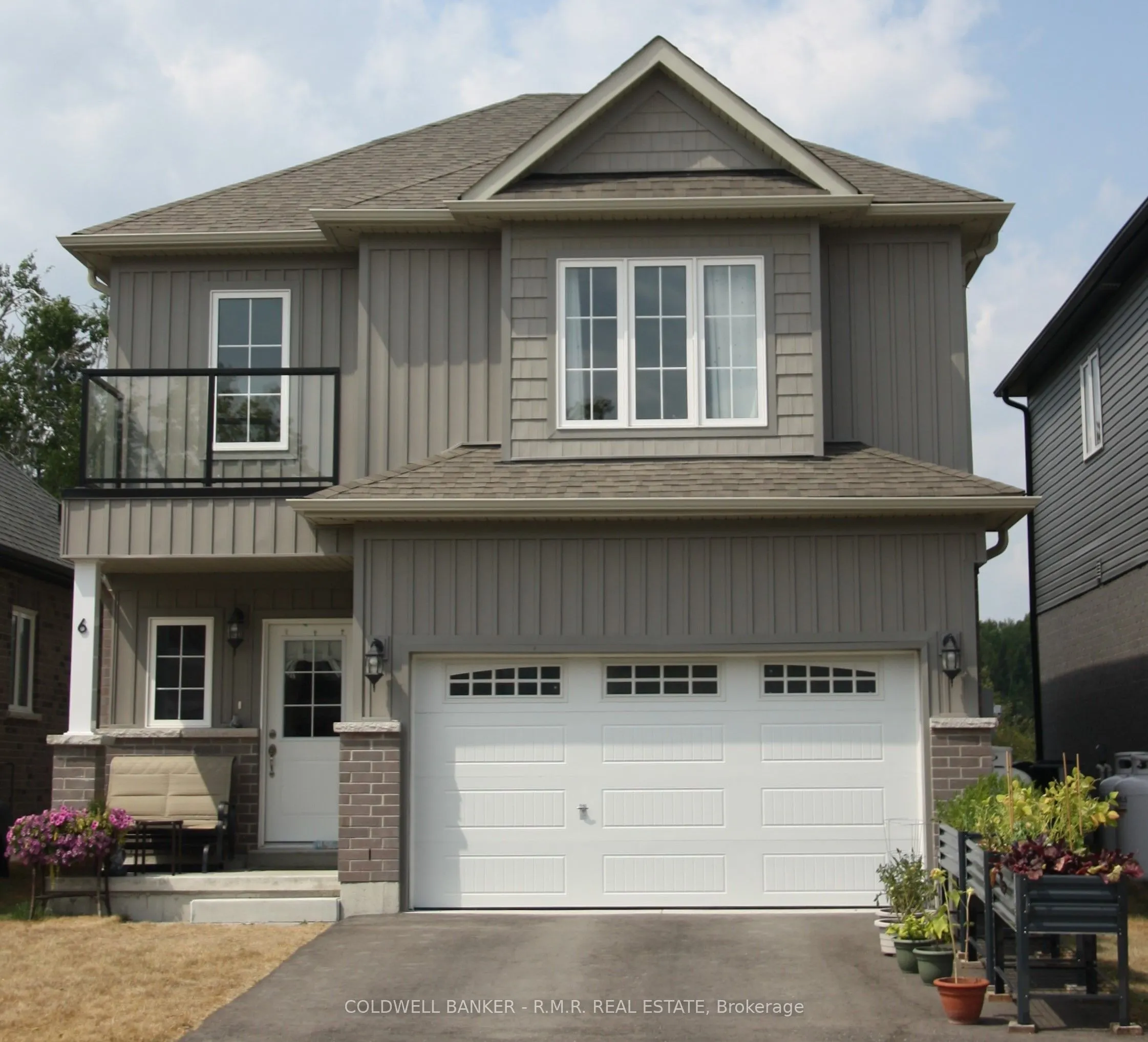 6 Hillcroft Way