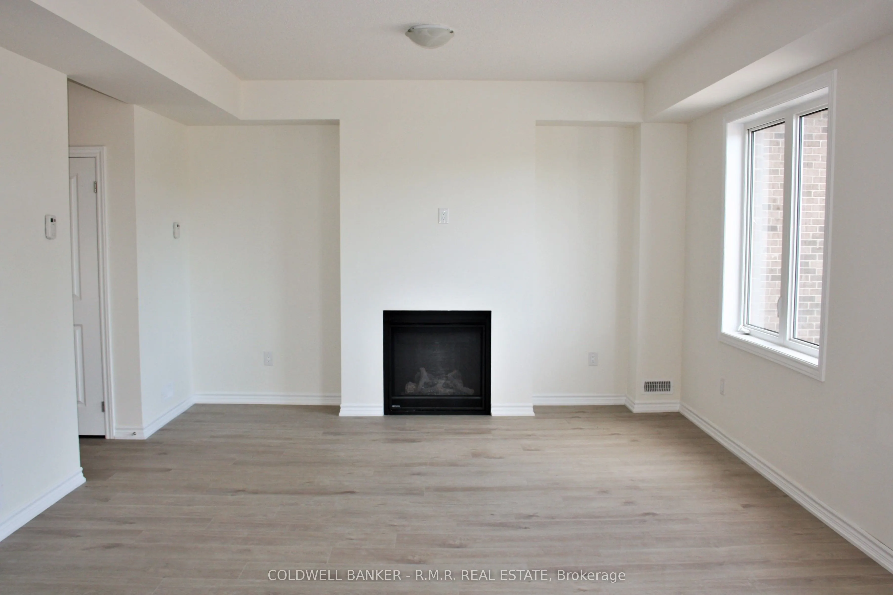 6 Hillcroft Way