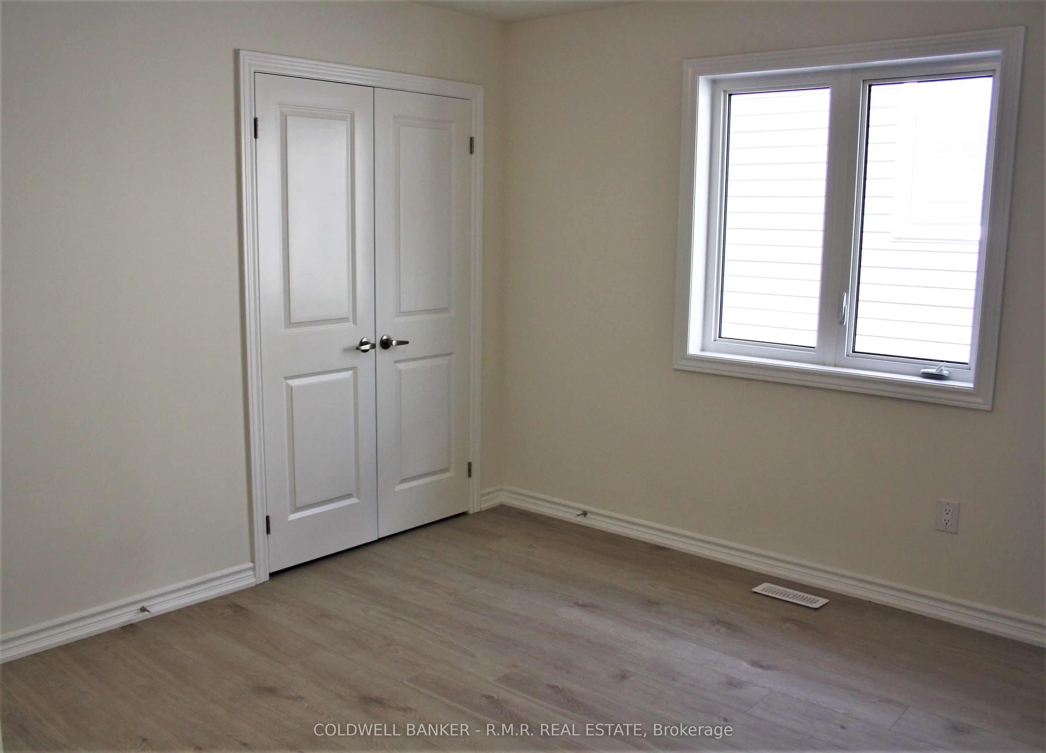 6 Hillcroft Way