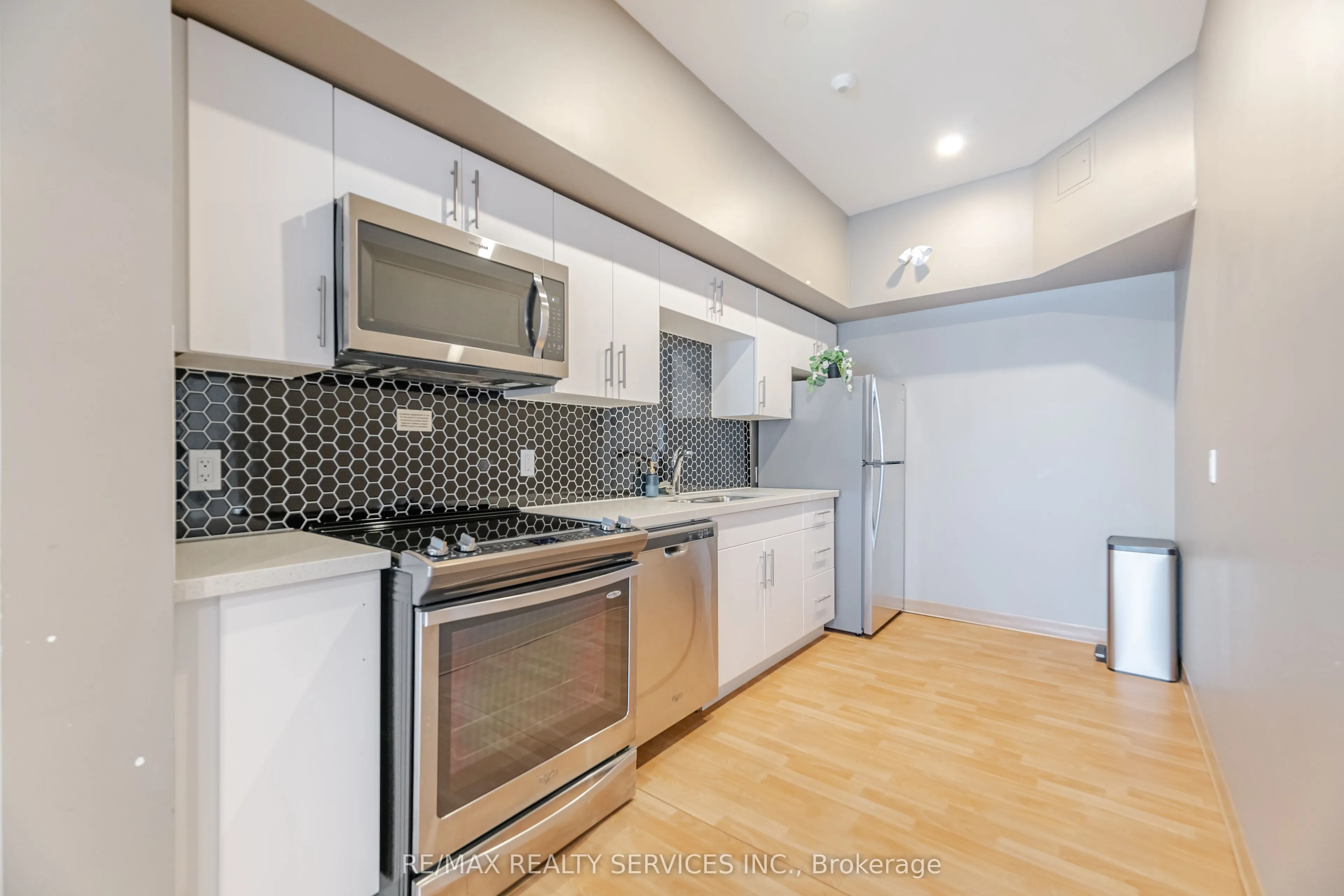 690 King Street W, #311