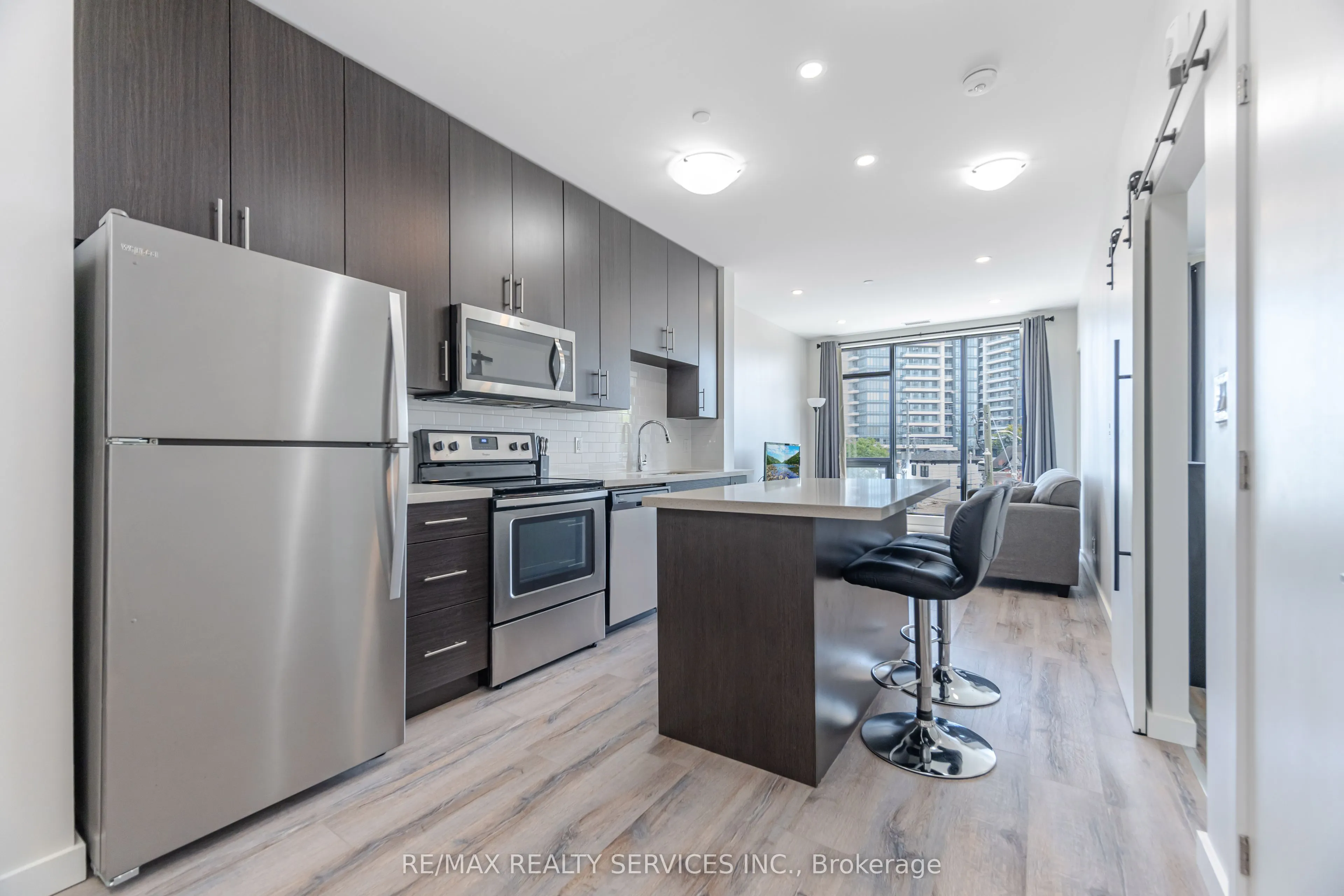 690 King Street W, #311