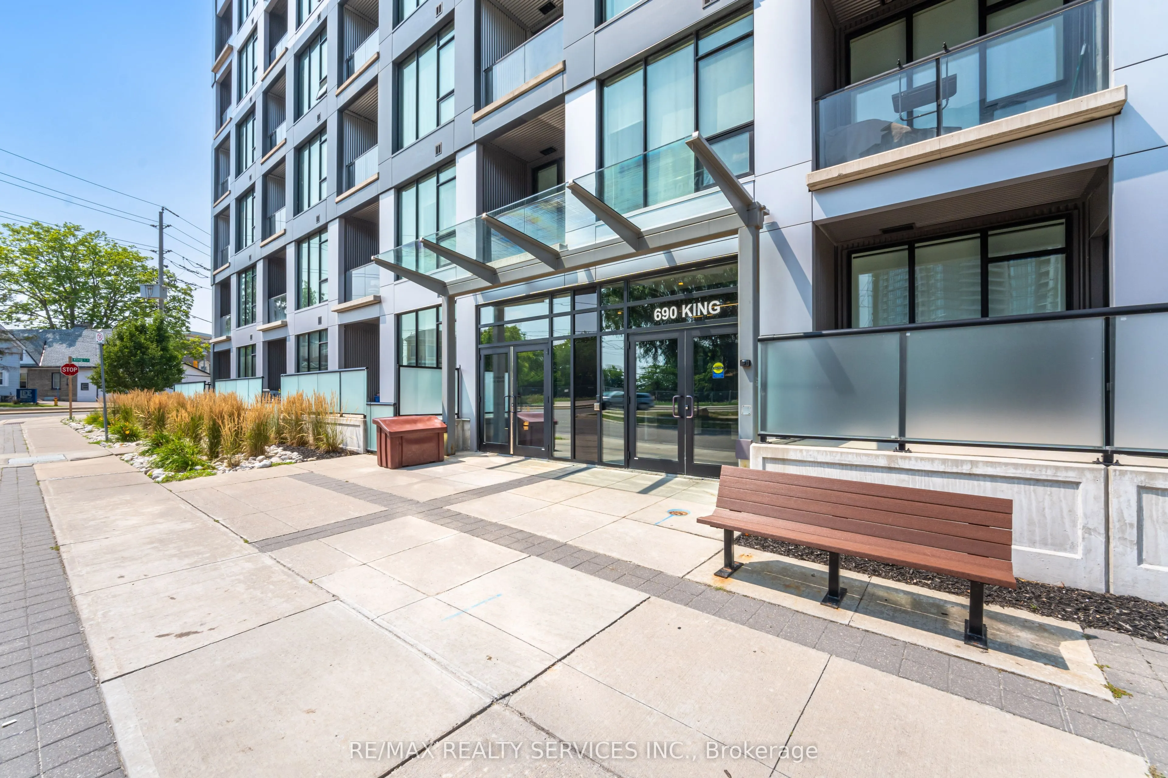690 King Street W, #311