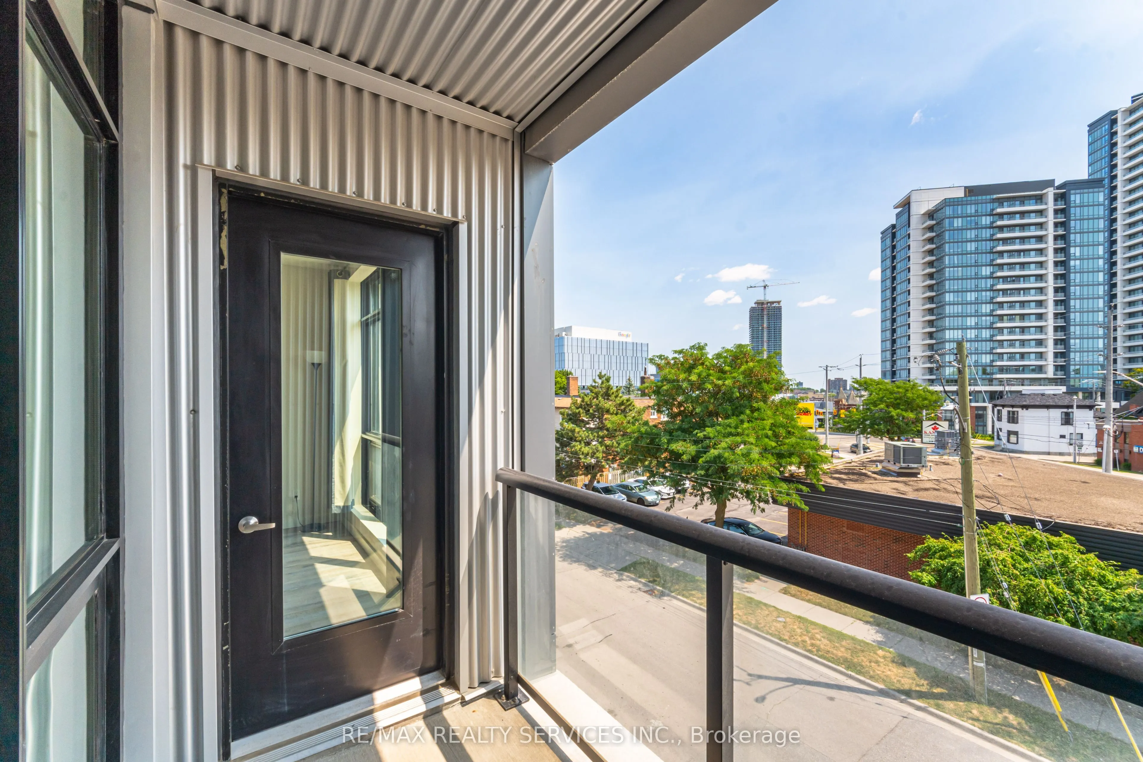 690 King Street W, #311