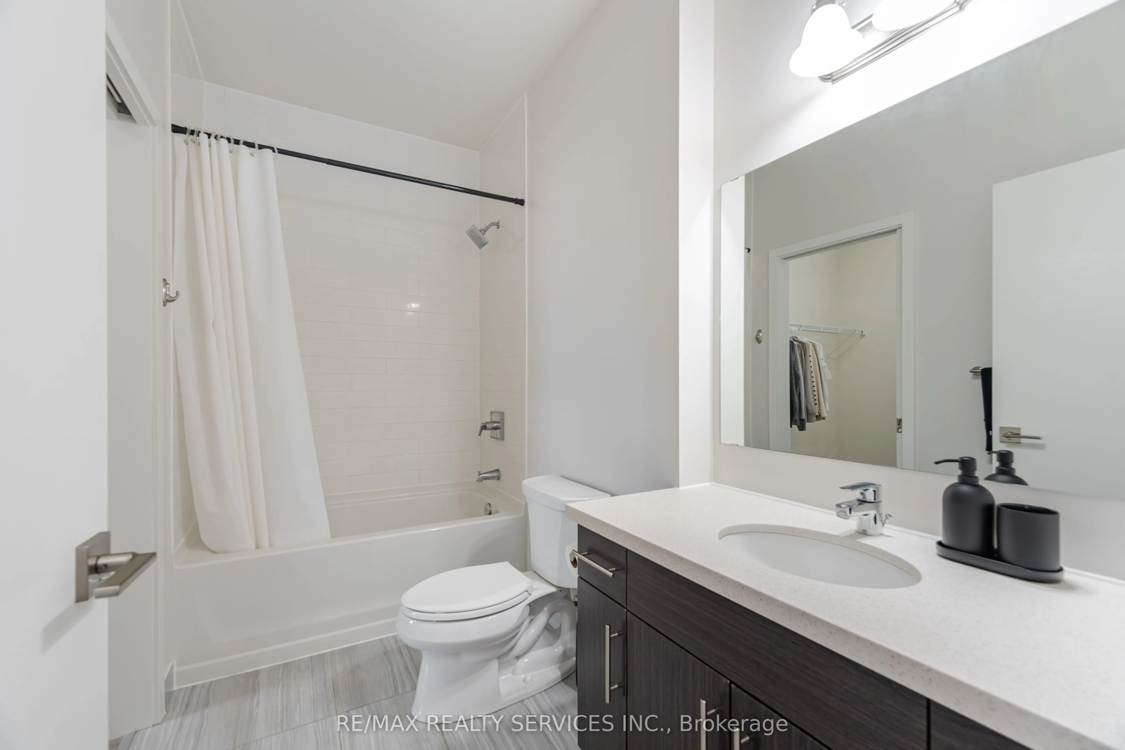 690 King Street W, #311